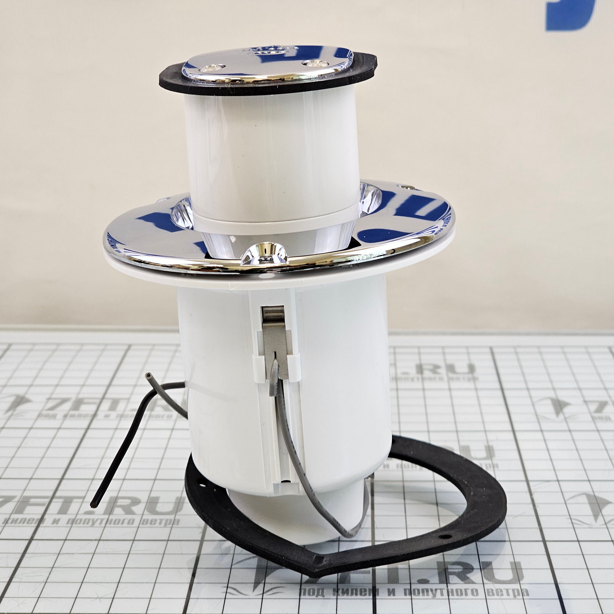 Купить Комбинированный ходовой огонь врезной Hella Marine Naviflex 2LT 995 006-041 Ø72х176мм 12В 5Вт 1 миля красный/зеленый хромированный из пластика 7ft.ru в интернет магазине Семь Футов