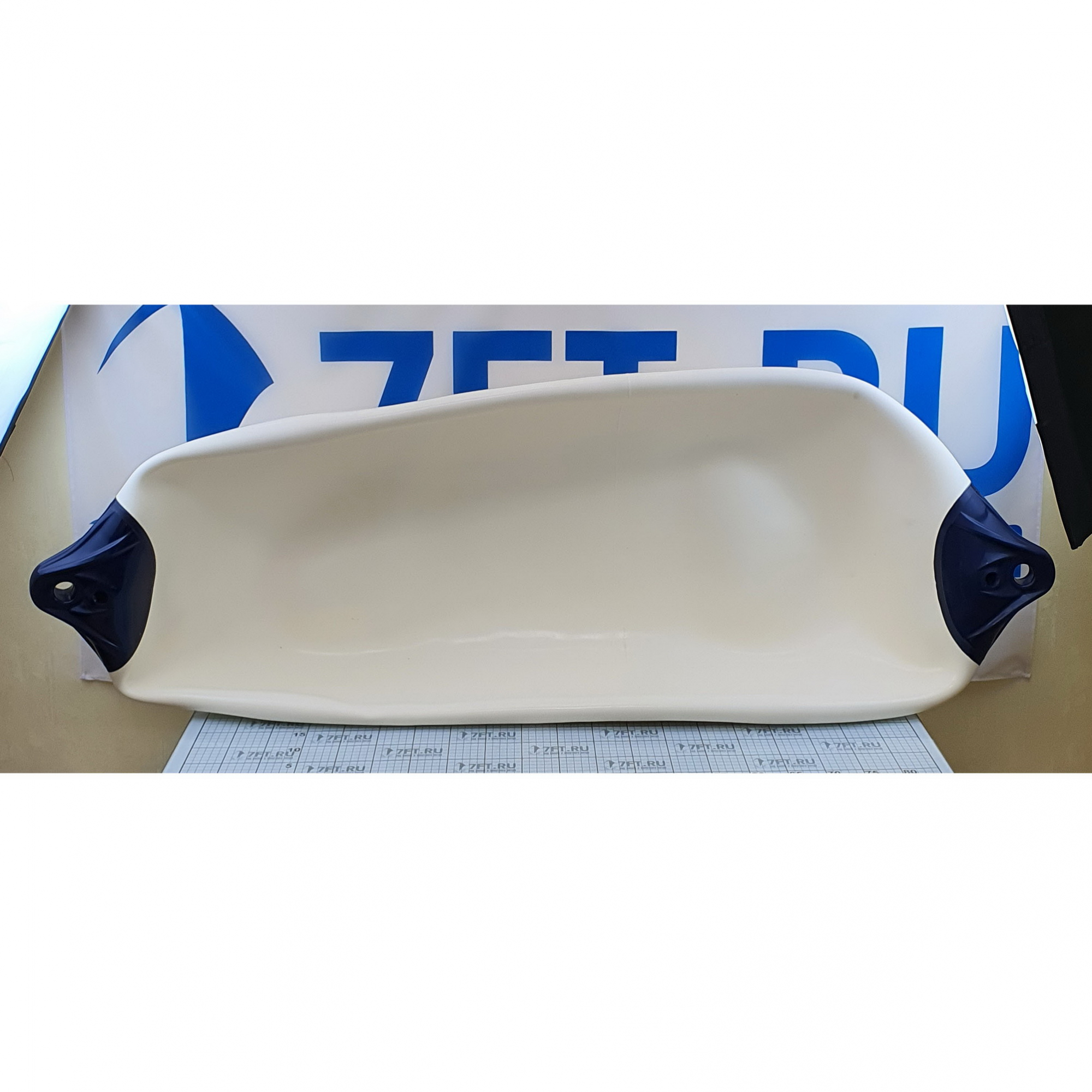Купить Кранец швартовый Polyform F11 Ø590x1455мм 275л надувной из белого/синего ПВХ для судов от 18м 7ft.ru в интернет магазине Семь Футов