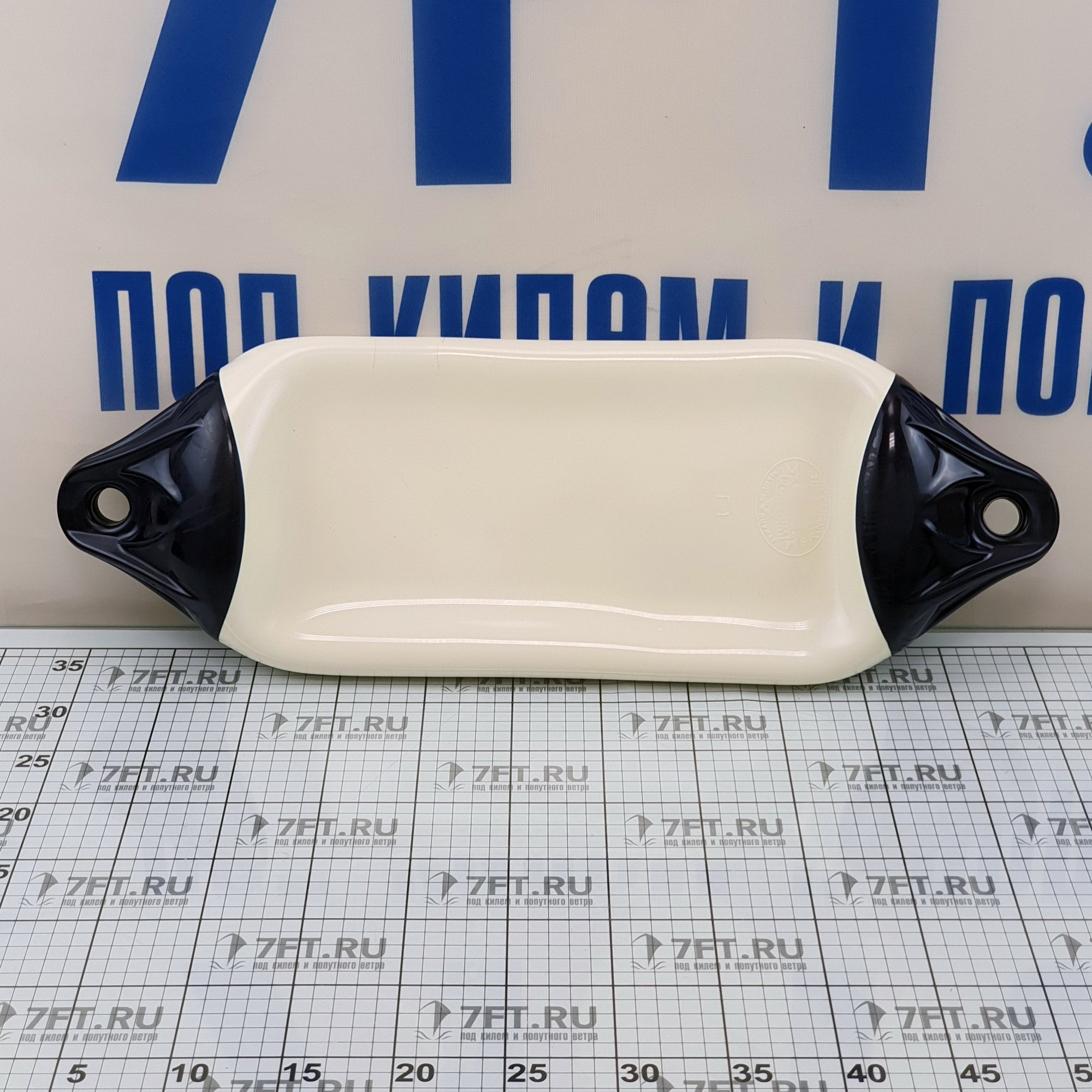 Купить Кранец из виниловой пластмассы Polyform F1 F-1/02 150 x 610 мм белый, синий по краям 7ft.ru в интернет магазине Семь Футов