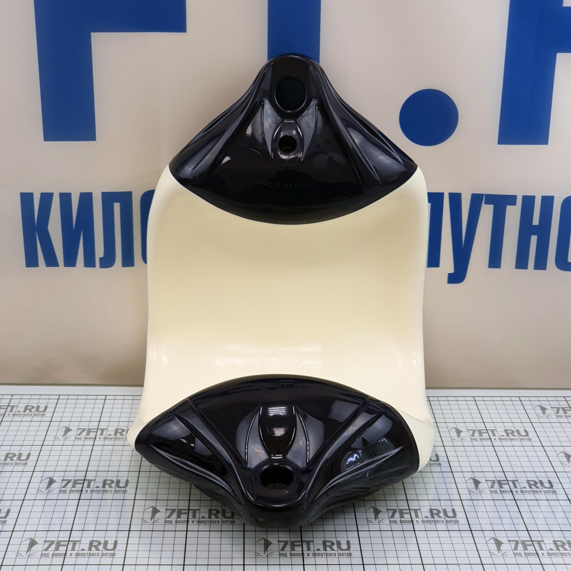 Купить Кранец из виниловой пластмассы Polyform F3 F-3/02 220 x 745 мм белый, с синими концами 7ft.ru в интернет магазине Семь Футов