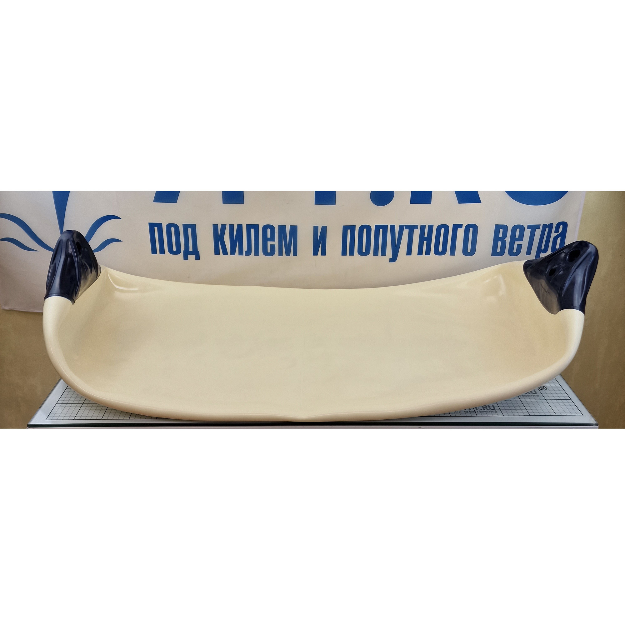 Купить Кранец из виниловой пластмассы Polyform F8 F-8/02 Ø375x1440мм белого цвета синий по краям 7ft.ru в интернет магазине Семь Футов