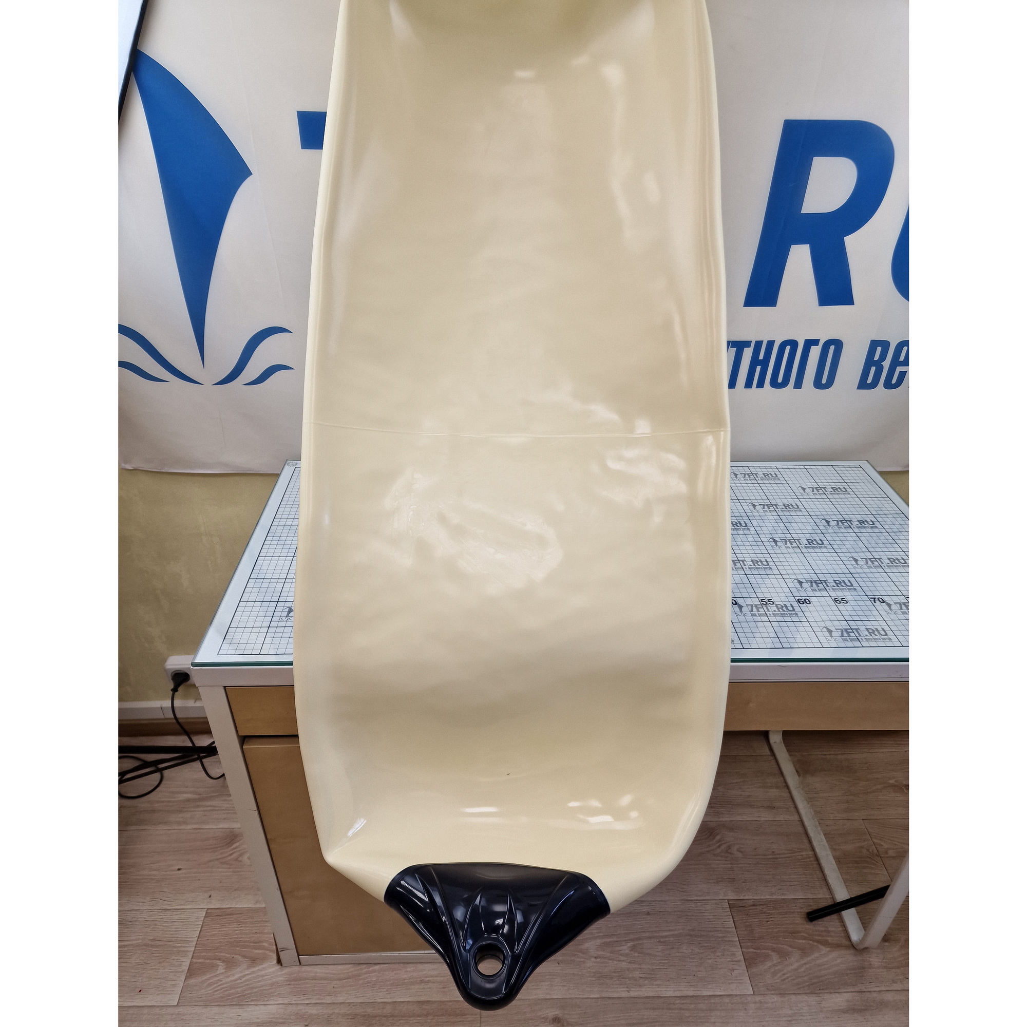 Купить Кранец из виниловой пластмассы Polyform F8 F-8/02 Ø375x1440мм белого цвета синий по краям 7ft.ru в интернет магазине Семь Футов