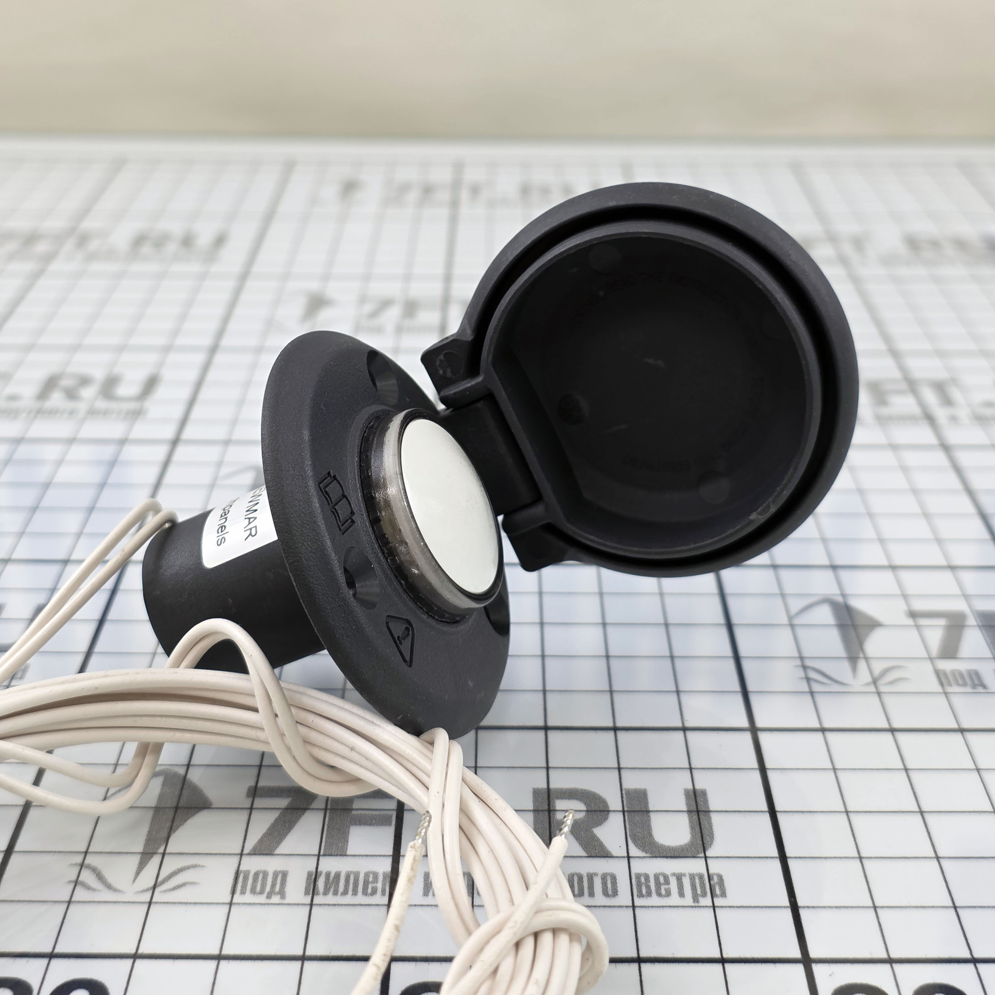 Купить Палубная кнопка из композитных материалов Lewmar 69000346 7ft.ru в интернет магазине Семь Футов