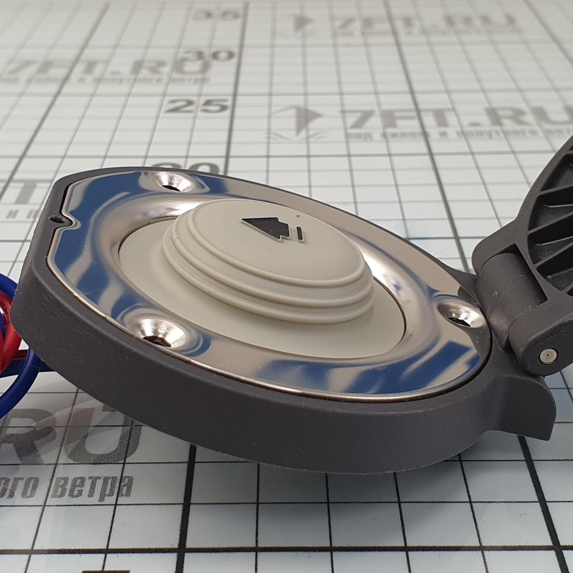 Купить Палубная кнопка из композитных материалов «вниз» Lewmar 68000883 7ft.ru в интернет магазине Семь Футов