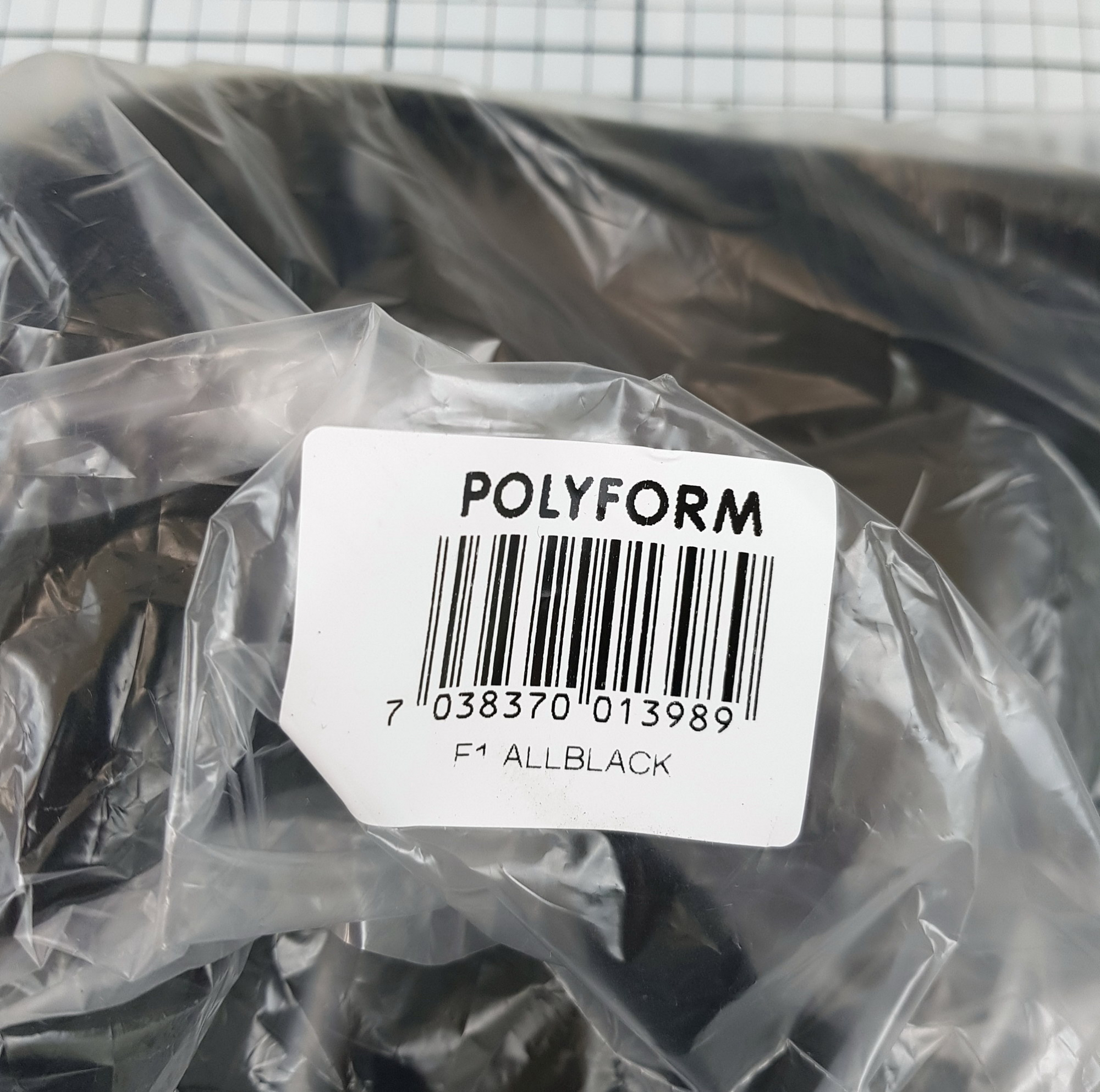Купить Кранец из виниловой пластмассы Polyform F1 F-1/23 150 x 610 мм полностью черный 7ft.ru в интернет магазине Семь Футов