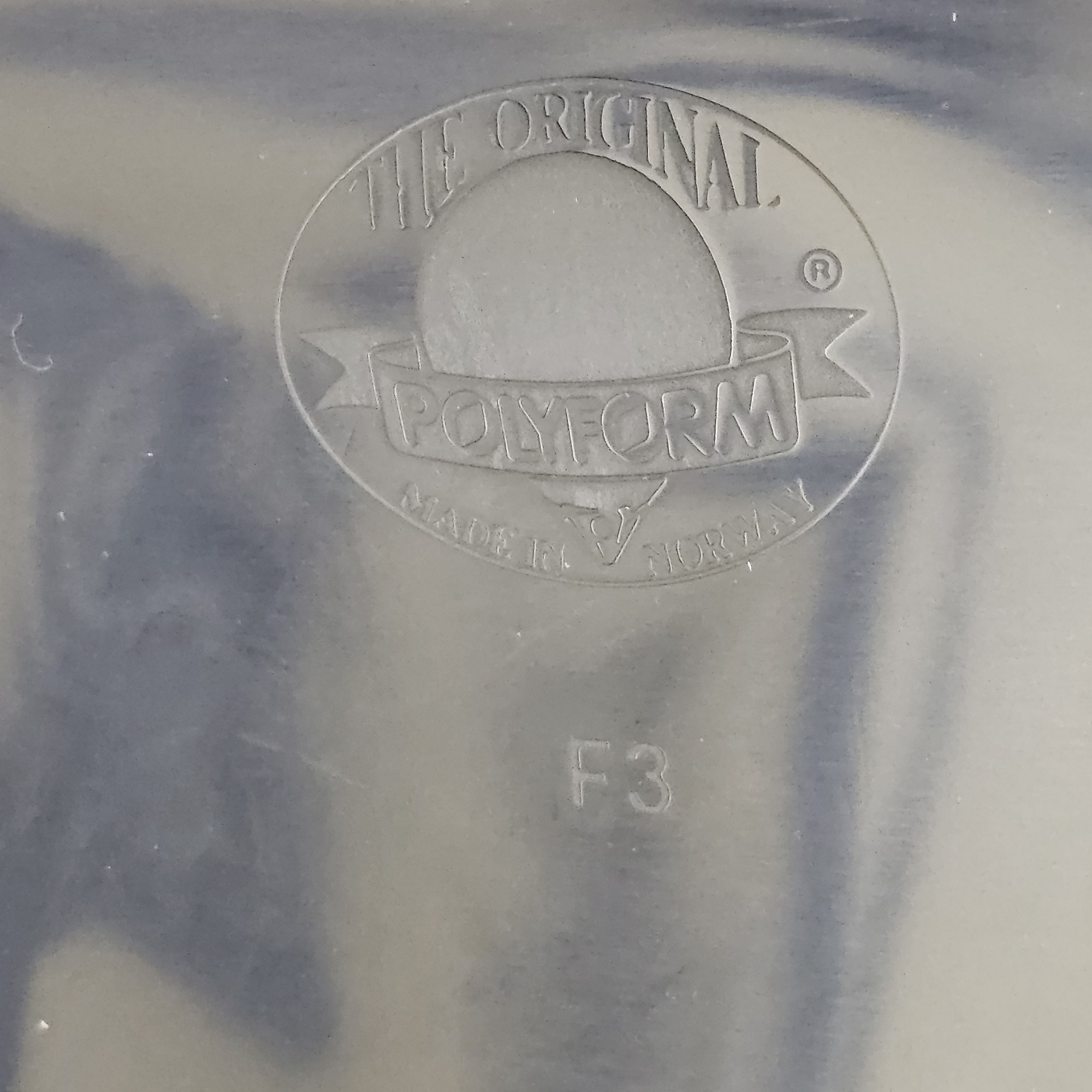 Купить Кранец швартовый Polyform F3 F-3/23 Ø220x745мм 22л 13,9МПа из чёрного ПВХ 7ft.ru в интернет магазине Семь Футов