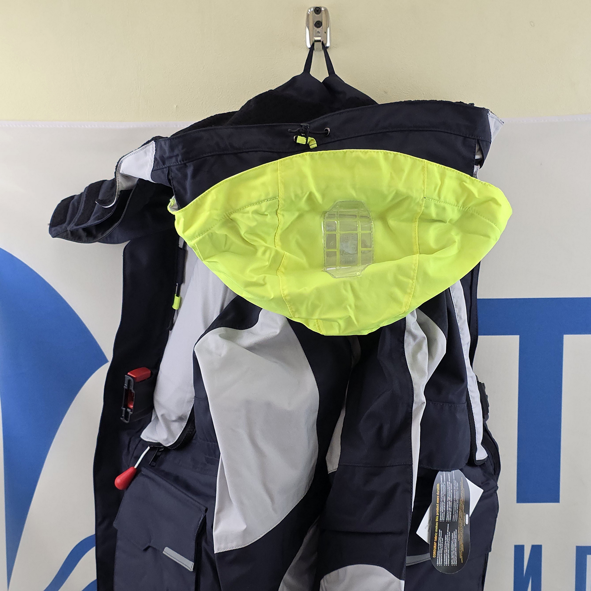 Купить Спасательный жилет Marinepool ISO Integrale 5003735 220N S встроенный в водонепроницаемую куртку 7ft.ru в интернет магазине Семь Футов