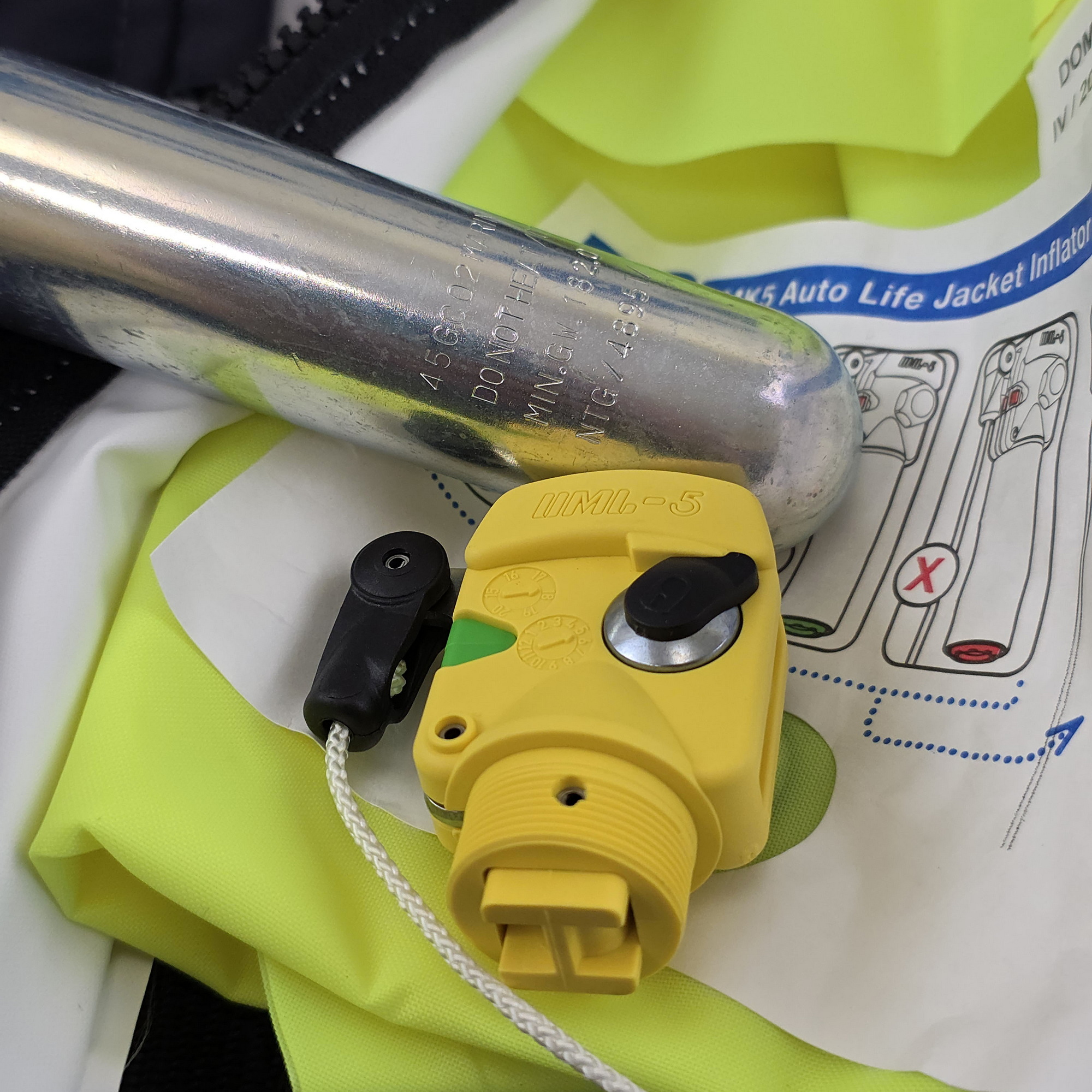 Купить Спасательный жилет Marinepool ISO Integrale 5003735 220N S встроенный в водонепроницаемую куртку 7ft.ru в интернет магазине Семь Футов