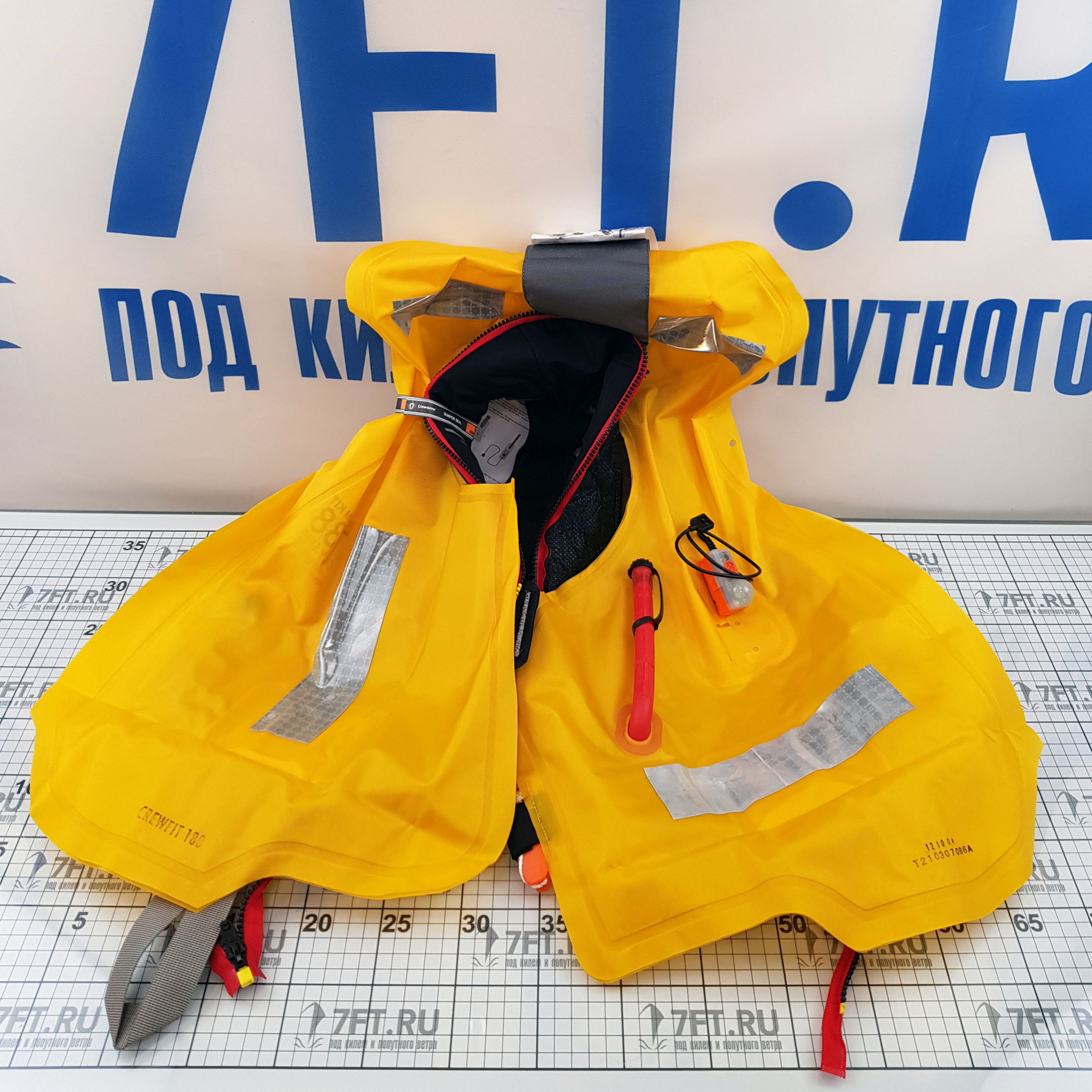 Купить Надувной спасательный жилет CrewSaver Crewfit 180N Pro 9020BRA чёрный/красный с автоматическим пусковым механизмом 7ft.ru в интернет магазине Семь Футов