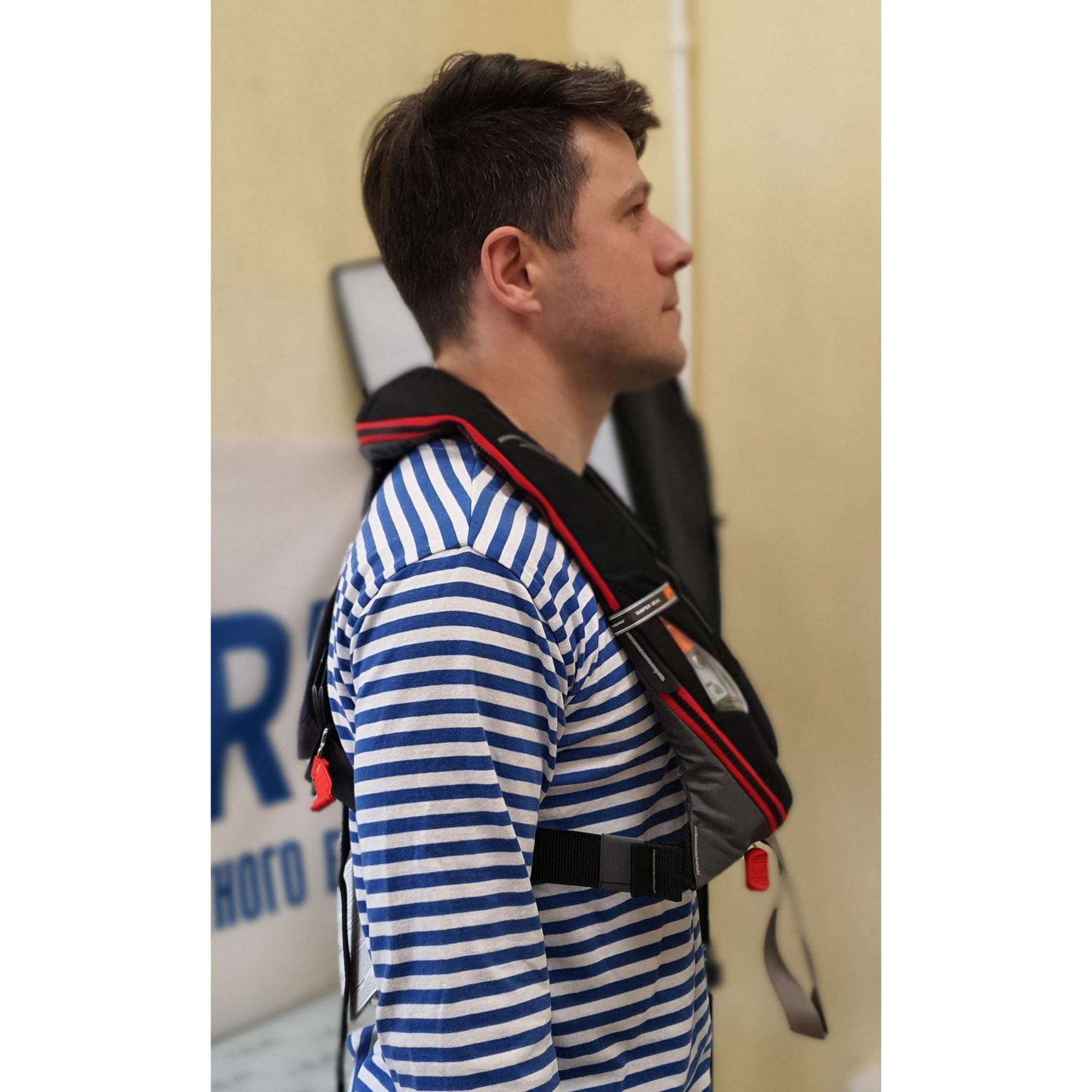 Купить Надувной спасательный жилет CrewSaver Crewfit 180N Pro 9020BRA чёрный/красный с автоматическим пусковым механизмом 7ft.ru в интернет магазине Семь Футов