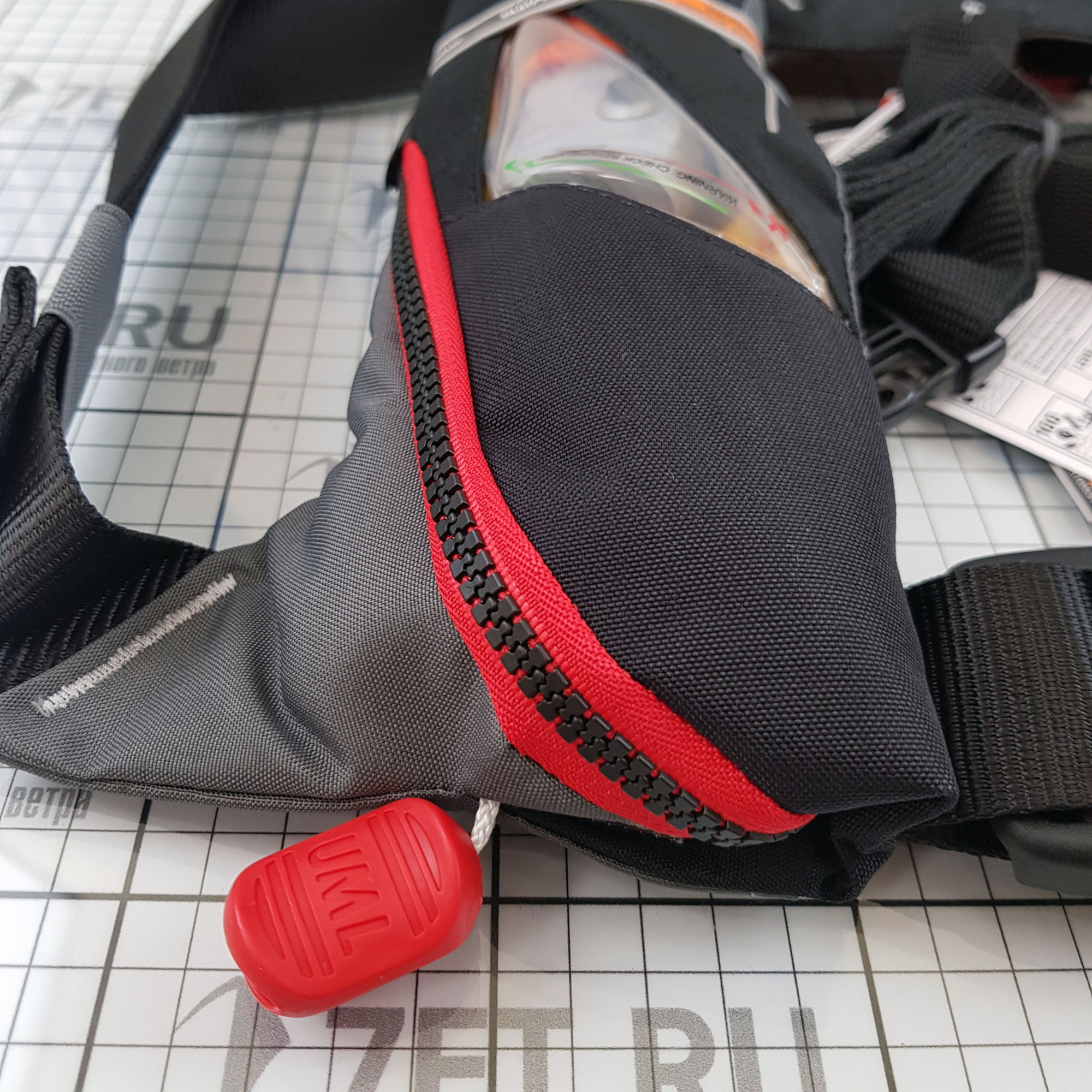 Купить Надувной спасательный жилет CrewSaver Crewfit 180N Pro 9020BRA чёрный/красный с автоматическим пусковым механизмом 7ft.ru в интернет магазине Семь Футов