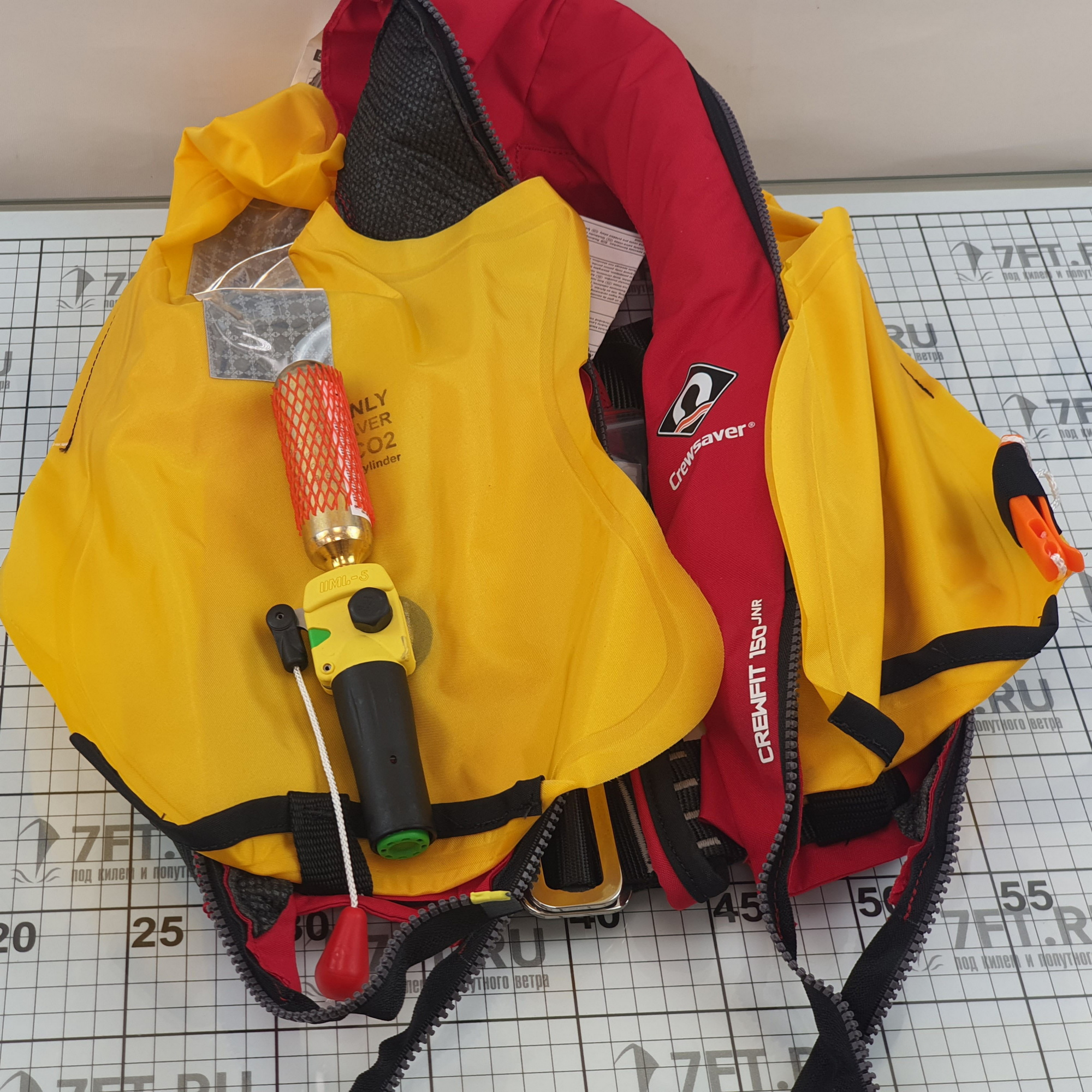 Купить Детский спасательный жилет CrewSaver CrewFit 150N Junior 9705RA красный с автоматическим пусковым механизмом и возможностью крепления страховки 7ft.ru в интернет магазине Семь Футов