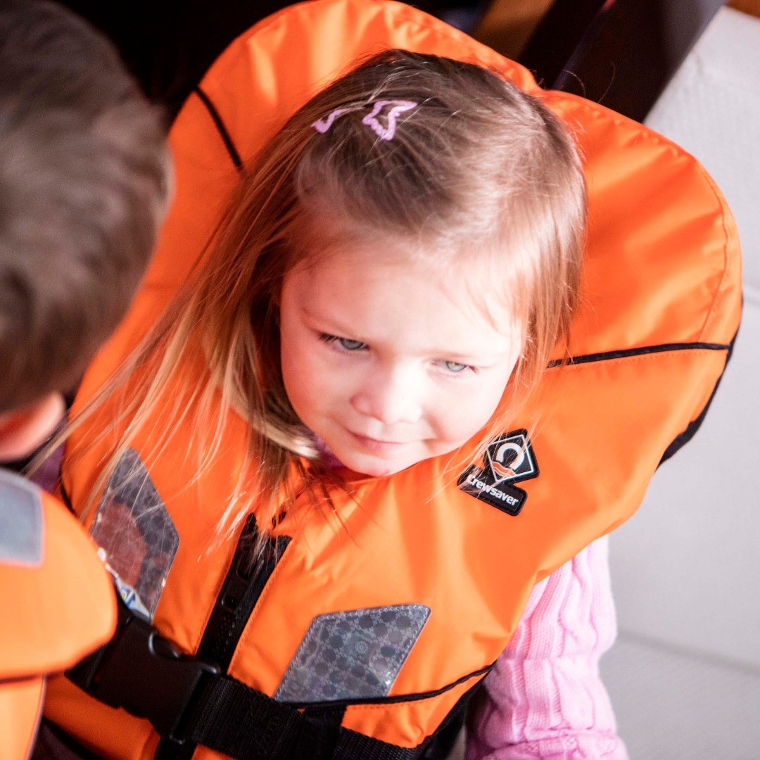 Купить Детский пенопластовый спасательный жилет CrewSaver Spiral 100N 2820-CH жёлтый до 20 кг обхват груди 53 - 61 см 7ft.ru в интернет магазине Семь Футов