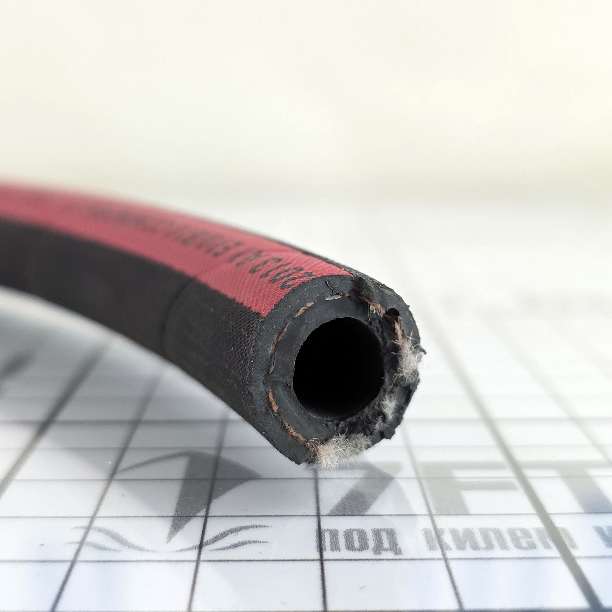 Купить Специальный топливный шланг Hoses Technology Carbopomp/M10 TGLSL007010019040 Ø19ммx40м внутренний Ø10мм >14бар для дизельного топлива, биодизельного топлива и неэтилированного топлива из чёрной резины армированной синтетической нитью 7ft.ru в интернет магазине Семь Футов