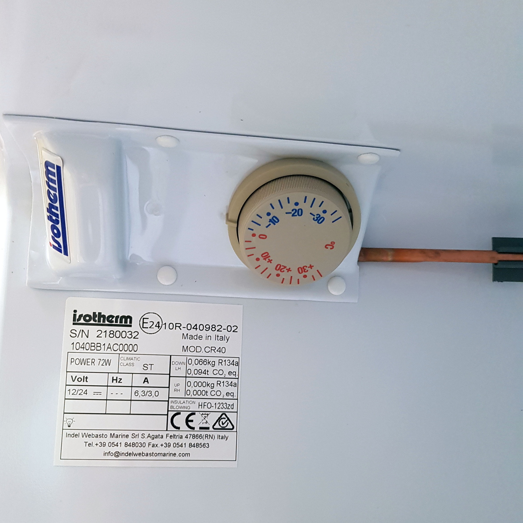 Купить Холодильник однодверный Isotherm Cruise CR40 Cubic 1040BB7AC0000 12/24В 115/230В 186Вт 40л 420x430x630мм компрессорный белая дверь с фронтальным открыванием и наружным креплением 7ft.ru в интернет магазине Семь Футов