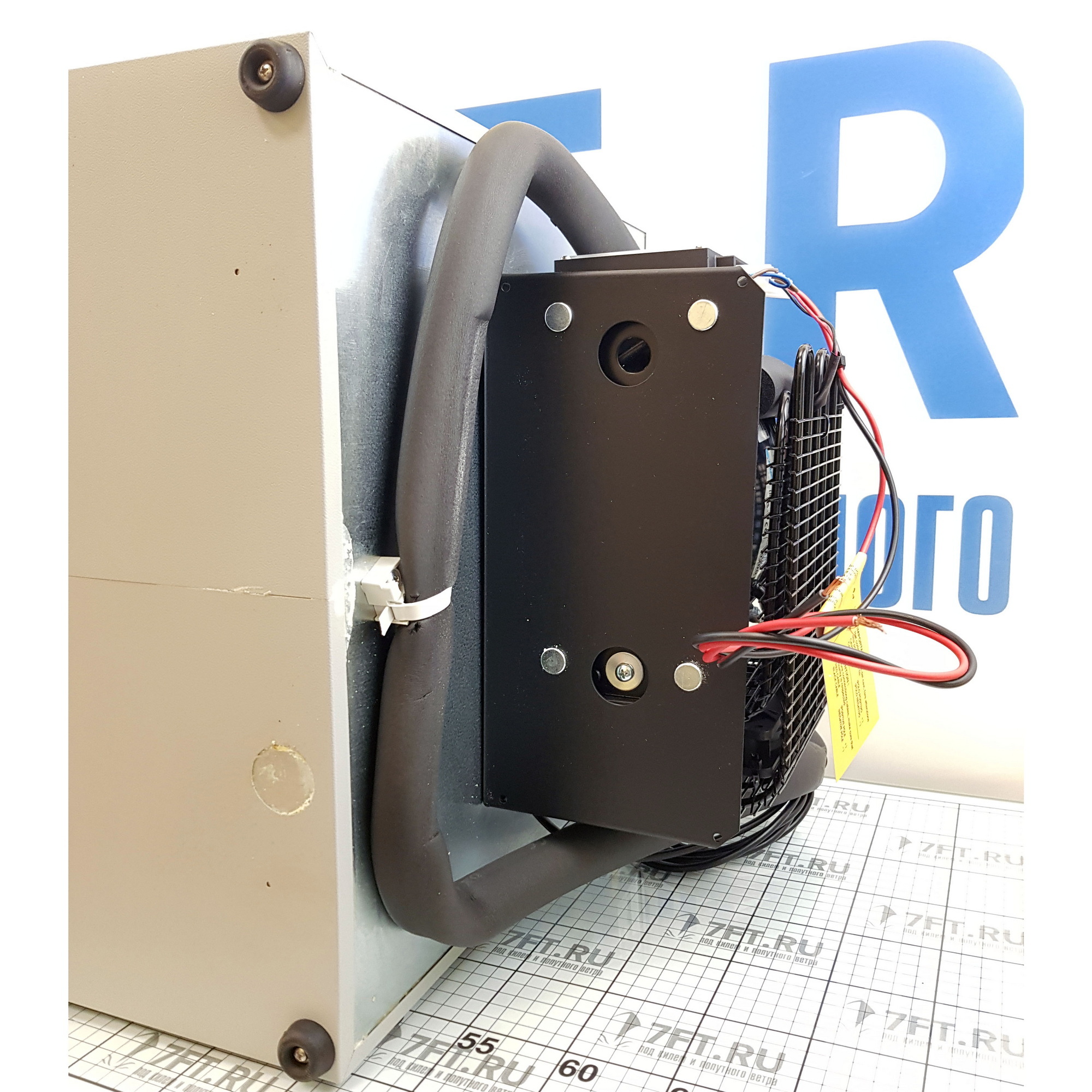 Купить Холодильник однодверный Isotherm Cruise CR40 Cubic 1040BB7AC0000 12/24В 115/230В 186Вт 40л 420x430x630мм компрессорный белая дверь с фронтальным открыванием и наружным креплением 7ft.ru в интернет магазине Семь Футов