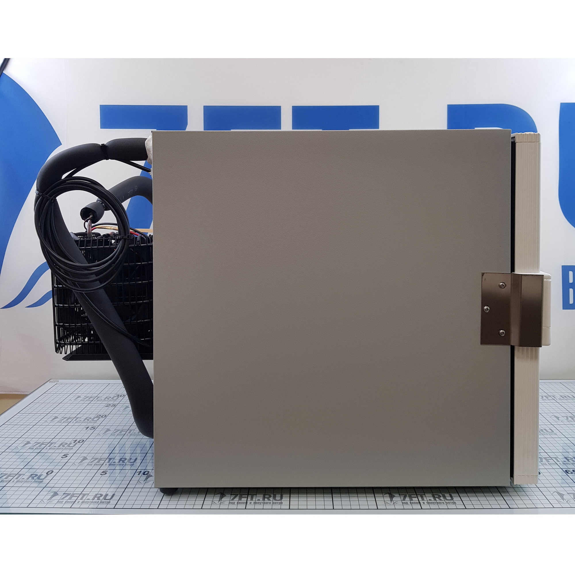 Купить Холодильник однодверный Isotherm Cruise CR40 Cubic 1040BB7AC0000 12/24В 115/230В 186Вт 40л 420x430x630мм компрессорный белая дверь с фронтальным открыванием и наружным креплением 7ft.ru в интернет магазине Семь Футов