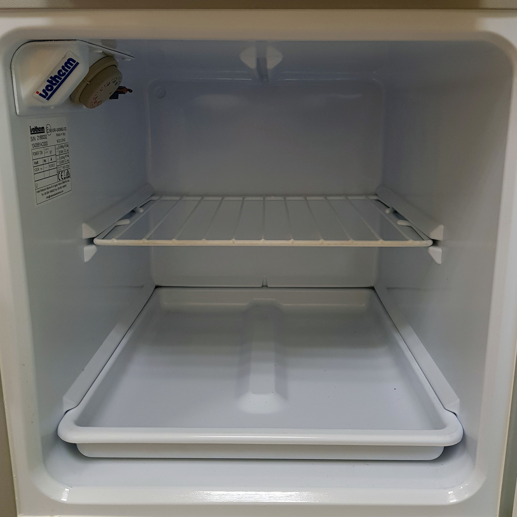 Купить Холодильник однодверный Isotherm Cruise CR40 Cubic 1040BB7AC0000 12/24В 115/230В 186Вт 40л 420x430x630мм компрессорный белая дверь с фронтальным открыванием и наружным креплением 7ft.ru в интернет магазине Семь Футов