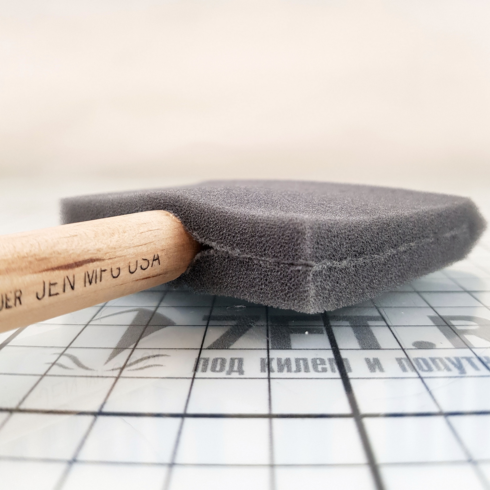 Купить Шпатель Jen Mfg USA Poly-Brush 167x73мм из поролона с деревянной ручкой для выравнивания лаков и красок 7ft.ru в интернет магазине Семь Футов