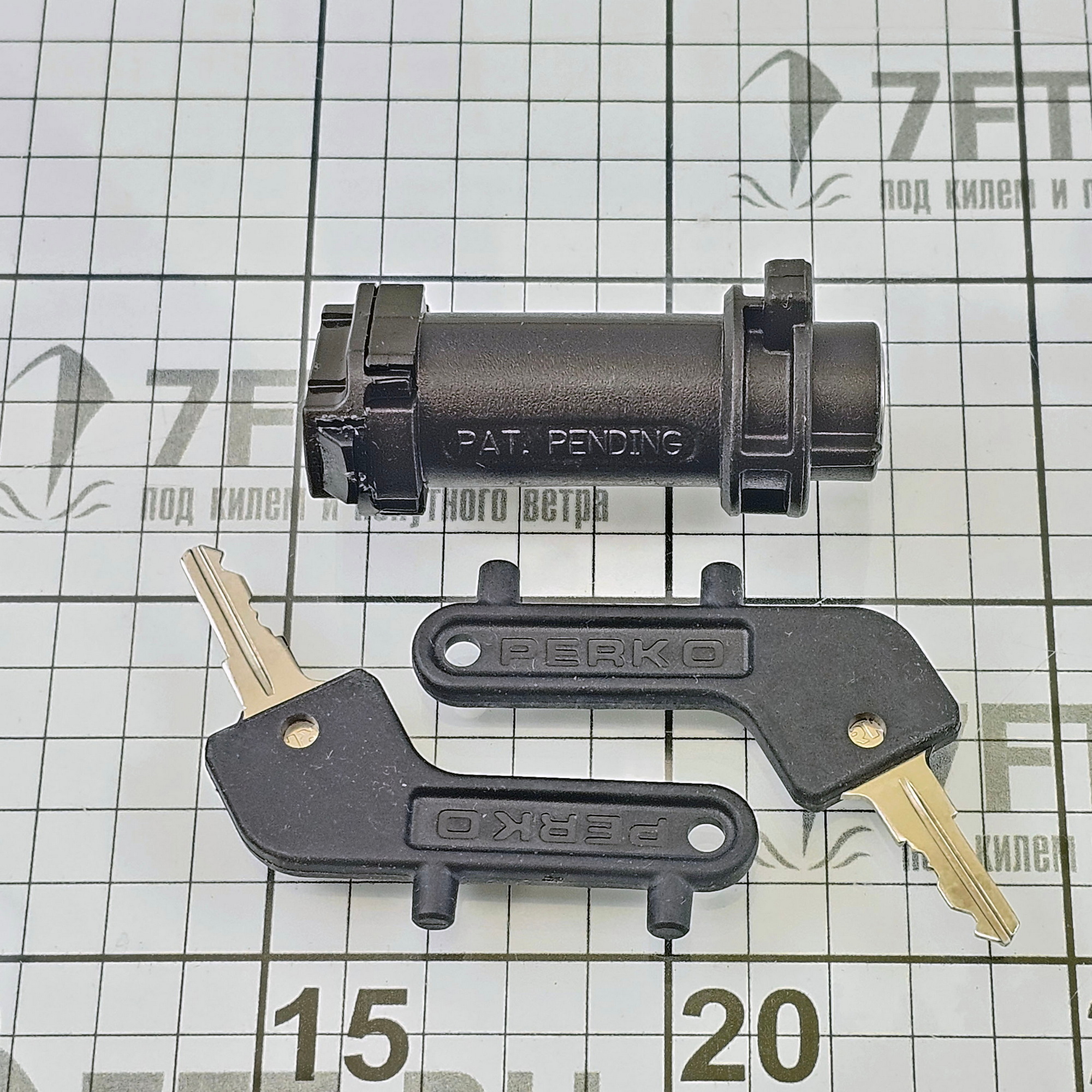 Купить Блокировка заправочной горловины Perko 0525DP0BLK из чёрного полимера с цилиндром замка из цинкового сплава 7ft.ru в интернет магазине Семь Футов