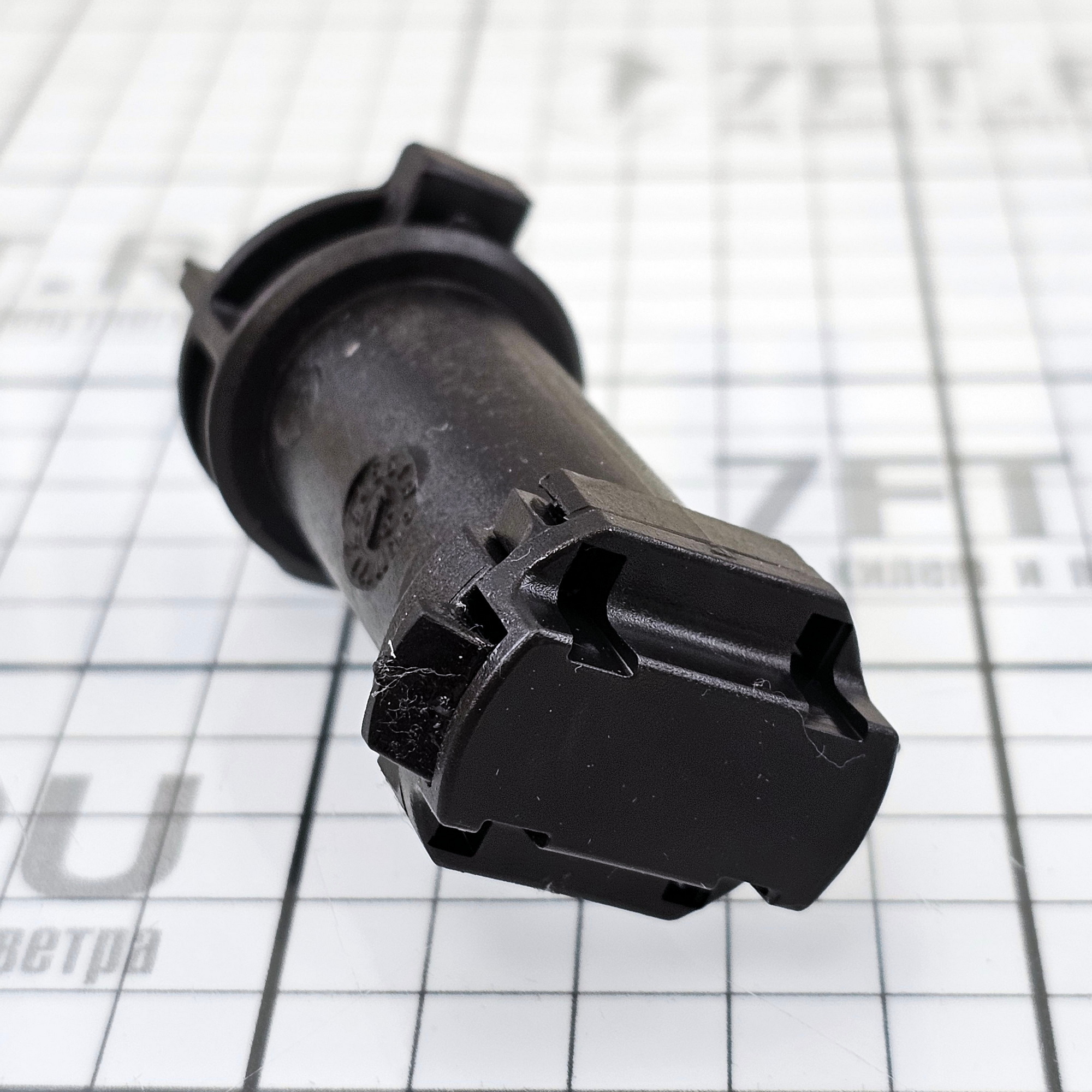 Купить Блокировка заправочной горловины Perko 0525DP0BLK из чёрного полимера с цилиндром замка из цинкового сплава 7ft.ru в интернет магазине Семь Футов