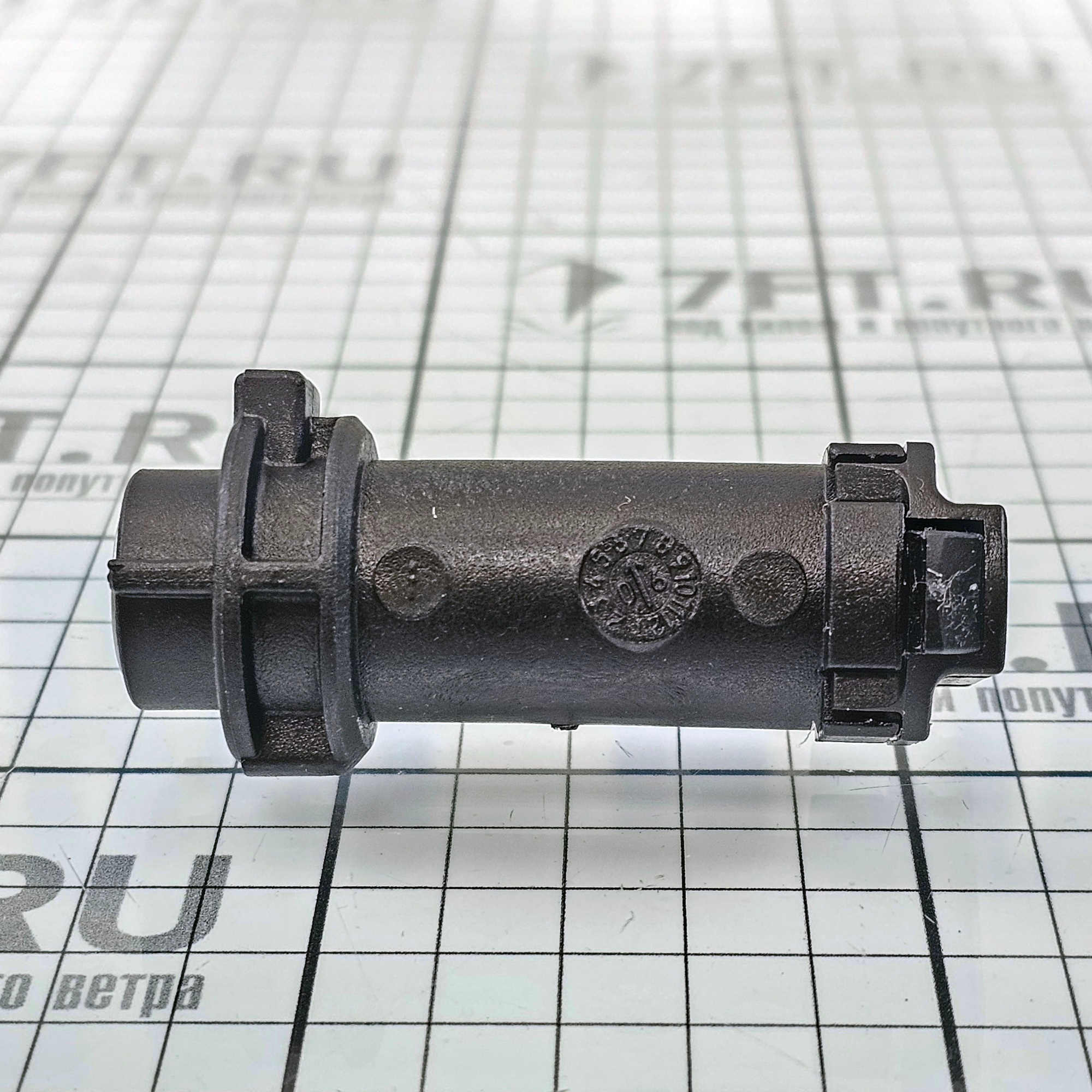 Купить Блокировка заправочной горловины Perko 0525DP0BLK из чёрного полимера с цилиндром замка из цинкового сплава 7ft.ru в интернет магазине Семь Футов