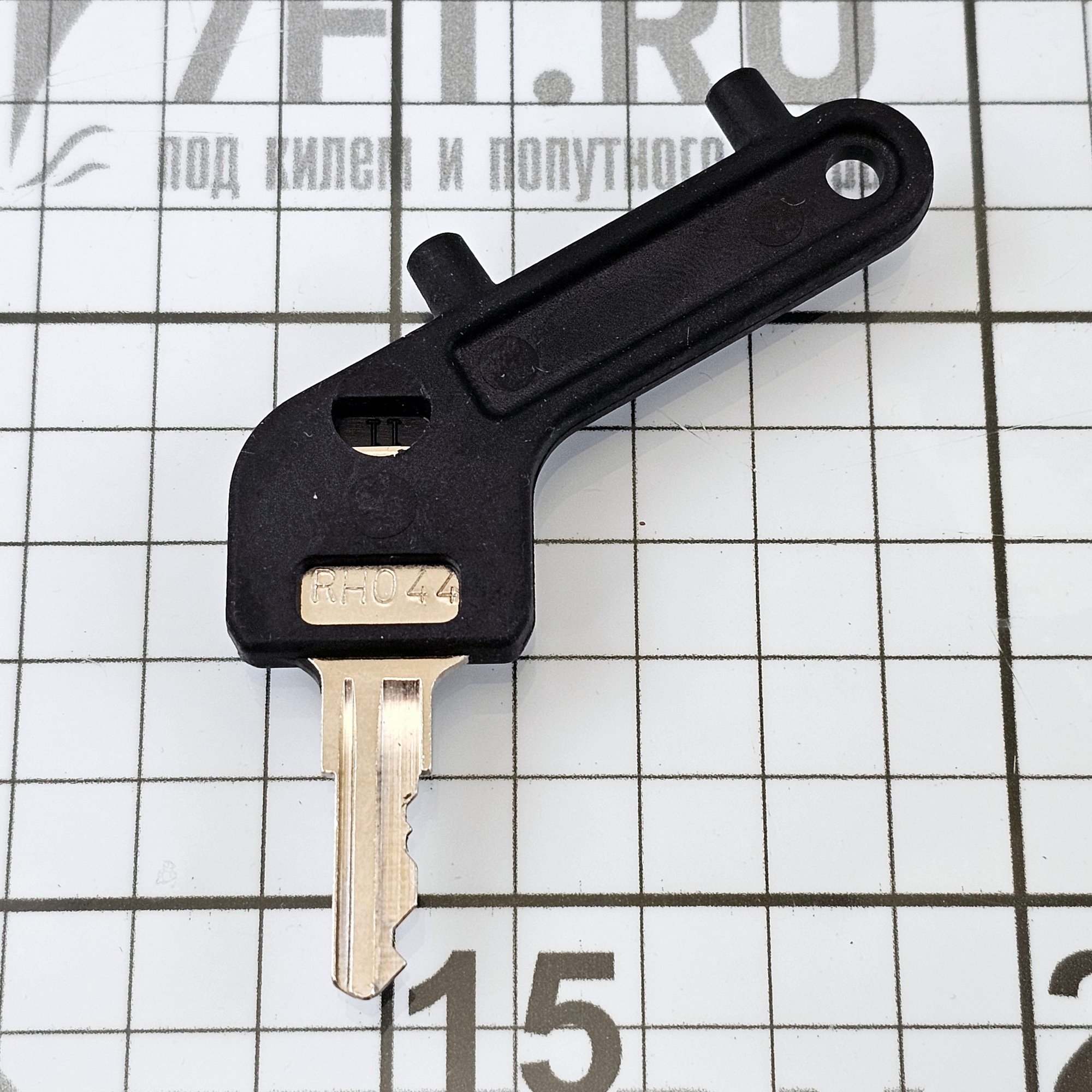 Купить Блокировка заправочной горловины Perko 0525DP0BLK из чёрного полимера с цилиндром замка из цинкового сплава 7ft.ru в интернет магазине Семь Футов