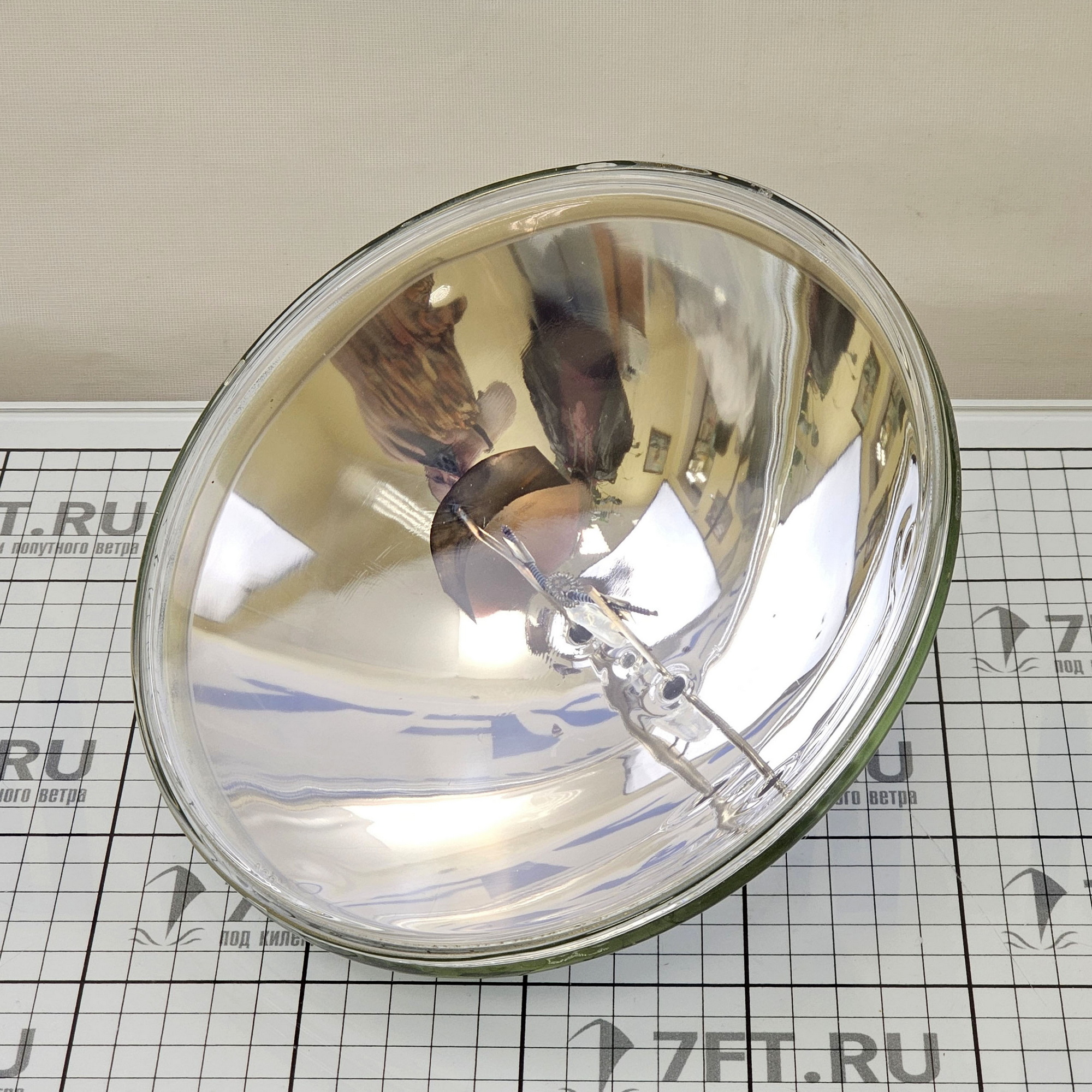Купить Запасная вольфрамовая лампа Perko 043300424V Ø200мм 24В 500000кд для прожектора 7ft.ru в интернет магазине Семь Футов
