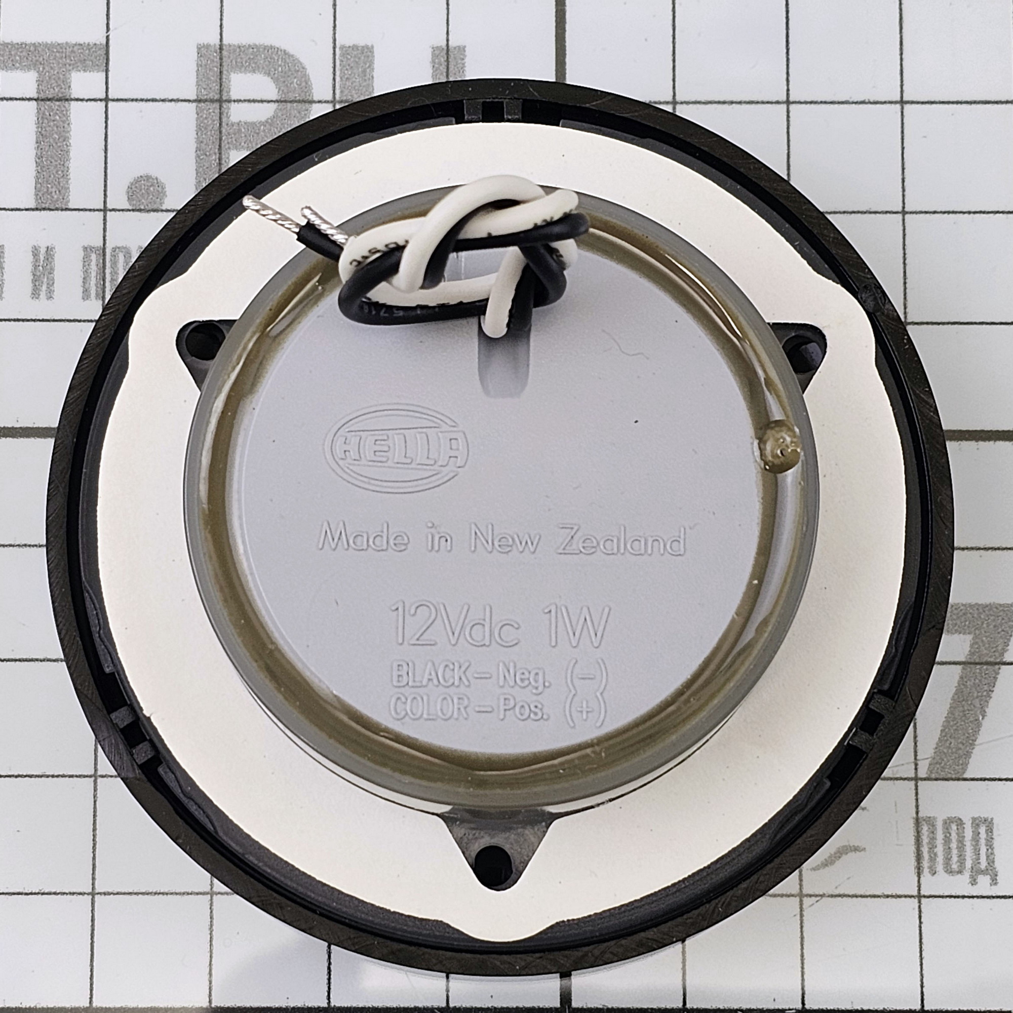 Купить Светильник врезной водонепроницаемый LED Hella Marine Slim Line 2XT 980 500-051 12В 0,5Вт круглый чёрный пластиковый корпус холодный белый свет 7ft.ru в интернет магазине Семь Футов
