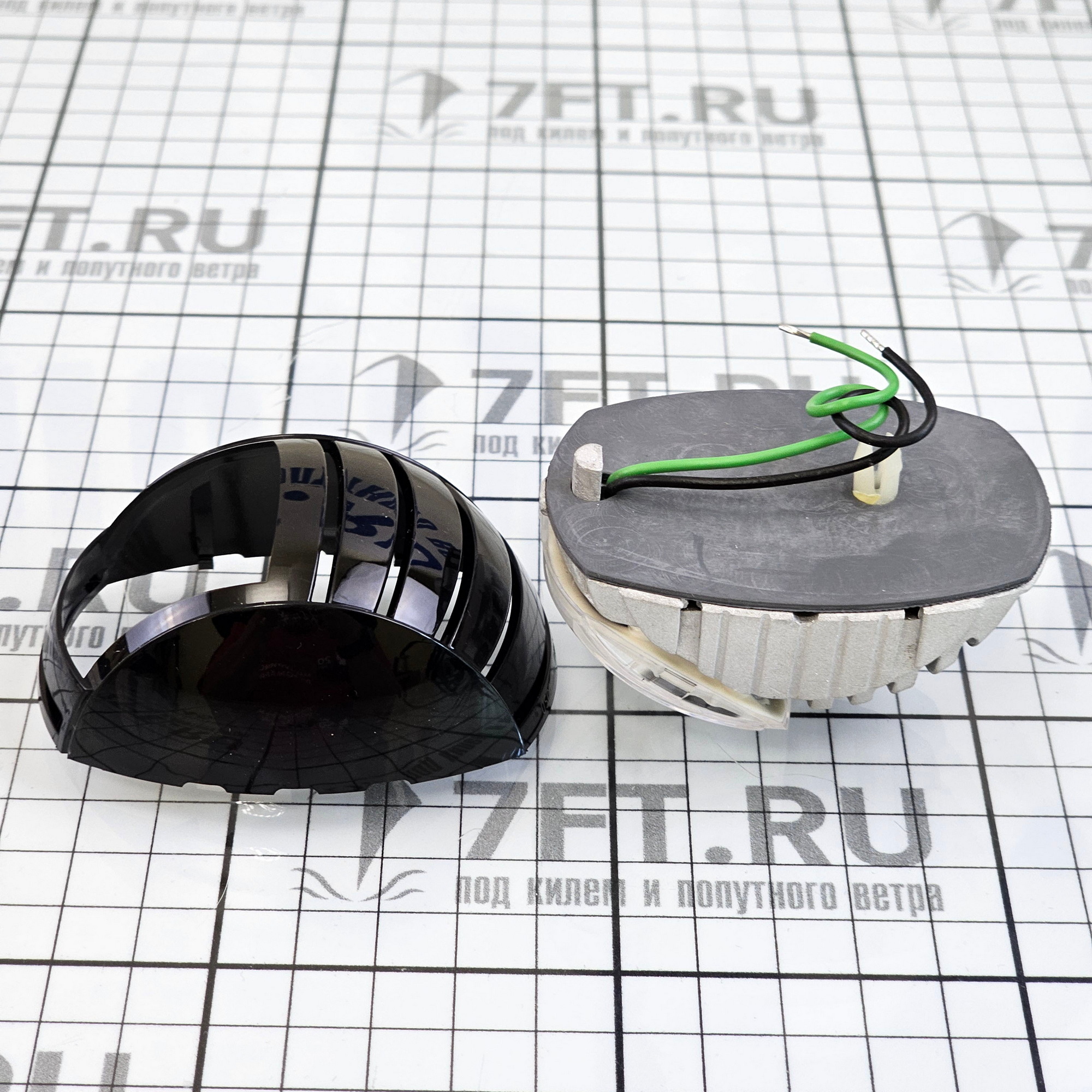 Купить Бортовой огонь Hella Marine NaviLED 2LT 998 600-001 12 В чёрный пластиковый корпус зелёный свет 7ft.ru в интернет магазине Семь Футов