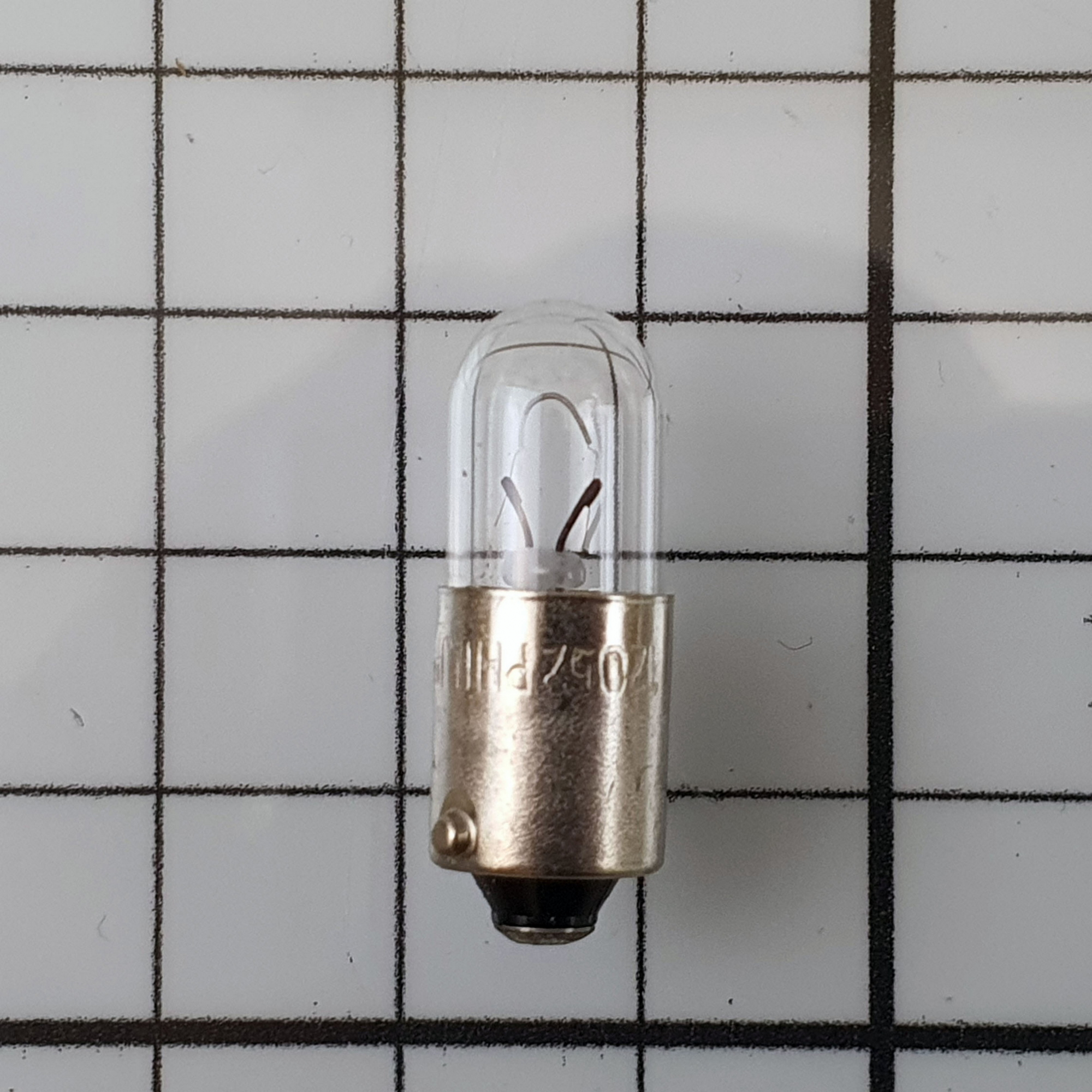 Купить Лампочка накаливания Hella Marine Spare Bulb 8GP 007 676-122 Ba9s 12 В 6 Вт 7ft.ru в интернет магазине Семь Футов