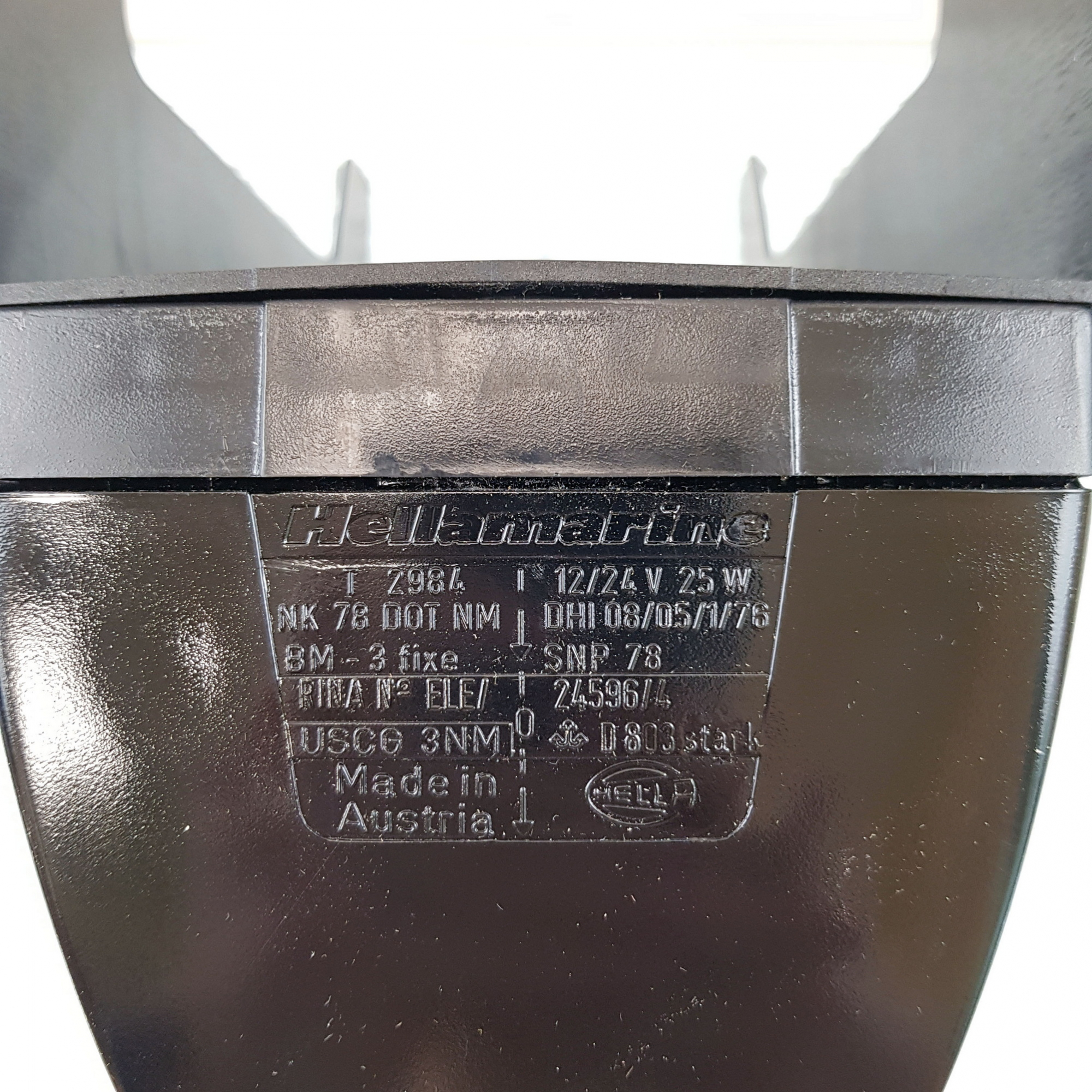 Купить Топовый огонь с палубным фонарем Hella Marine 8504 2LT 998 504-001 12В крепление на мачту в корпусе из чёрного пластика 7ft.ru в интернет магазине Семь Футов