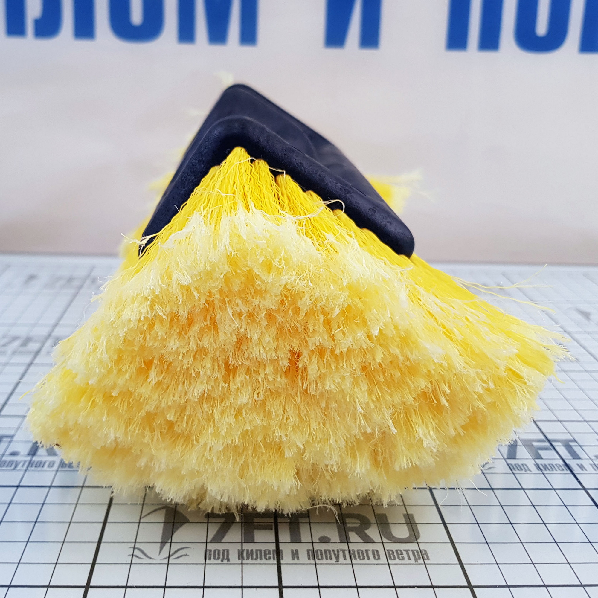 Купить Щётка для мытья палубы с телескопической рукояткой LTC Smart Brush 2050 2,5м жёлтая 7ft.ru в интернет магазине Семь Футов