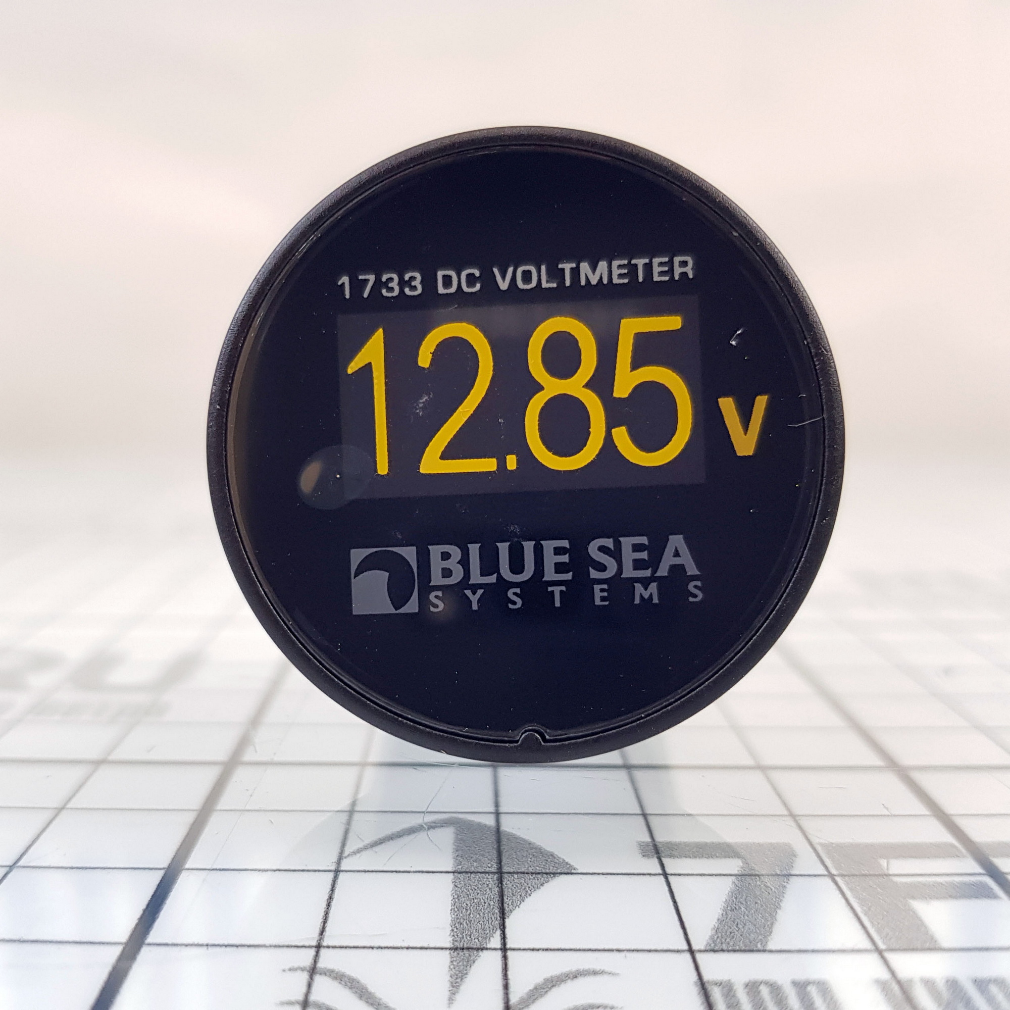 Купить Цифровой мини вольтметр Blue Sea 1733 8-36В 40мм с жёлтым OLED экраном 7ft.ru в интернет магазине Семь Футов