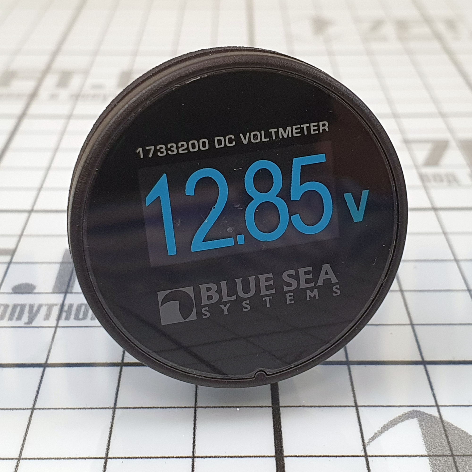 Купить Цифровой мини вольтметр Blue Sea 1733200 8-36В 40мм с голубым OLED экраном 7ft.ru в интернет магазине Семь Футов