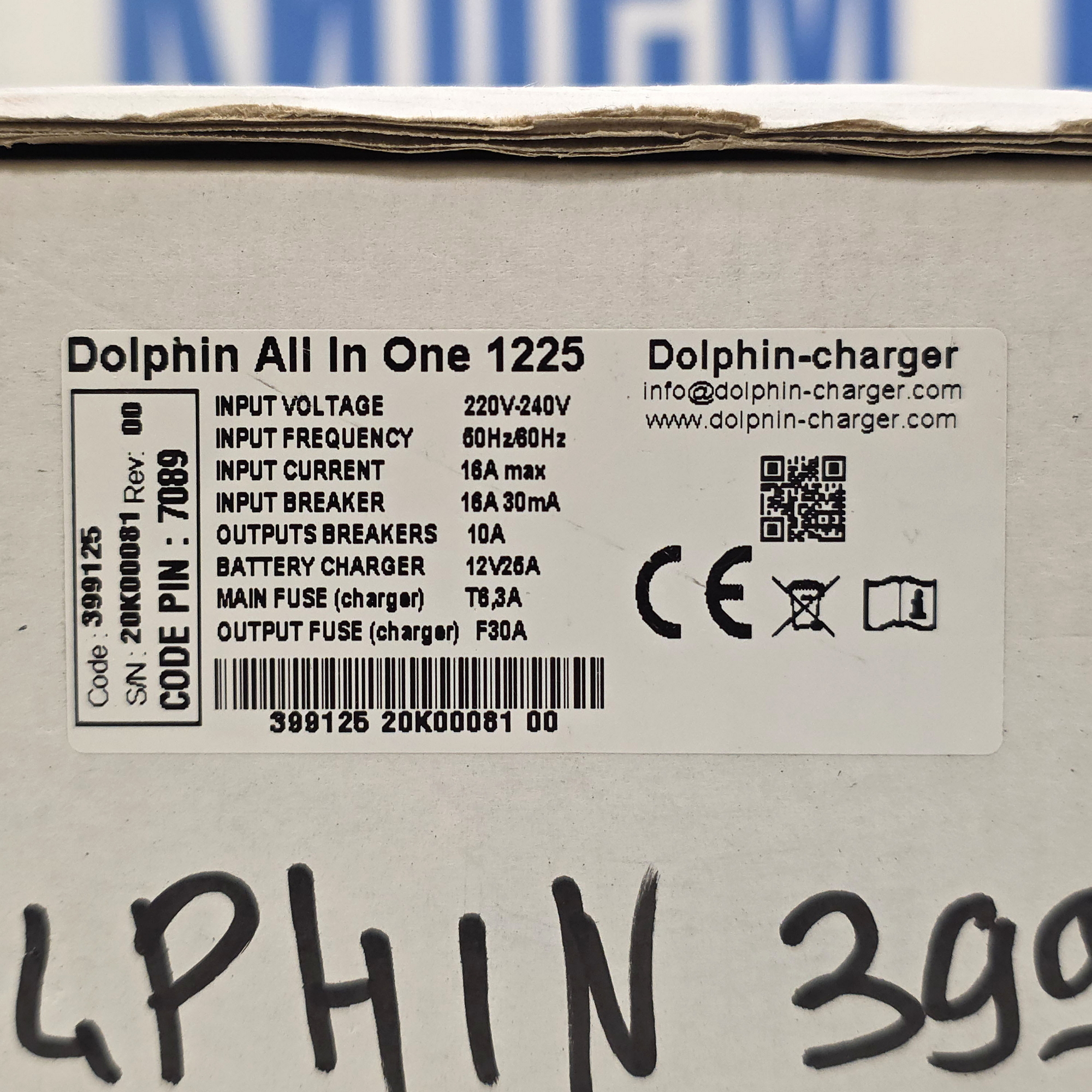 Купить Зарядное устройство Dolphin All-In-One 399125 12/115/220В 25А на 3 АКБ 7ft.ru в интернет магазине Семь Футов