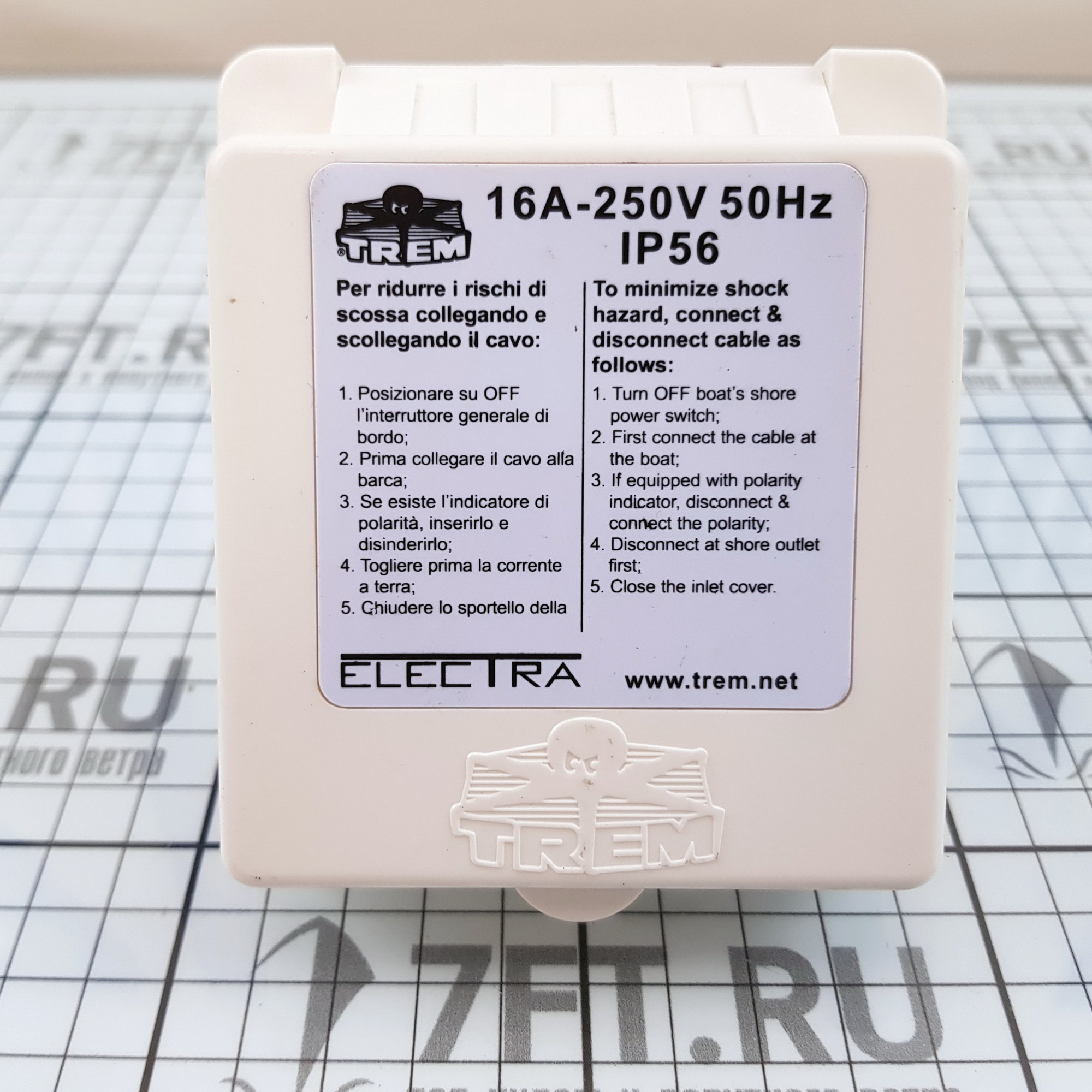 Купить Розетка сетевая с защитной крышкой Trem Electra Z2016002 250В 16А IP56 7ft.ru в интернет магазине Семь Футов