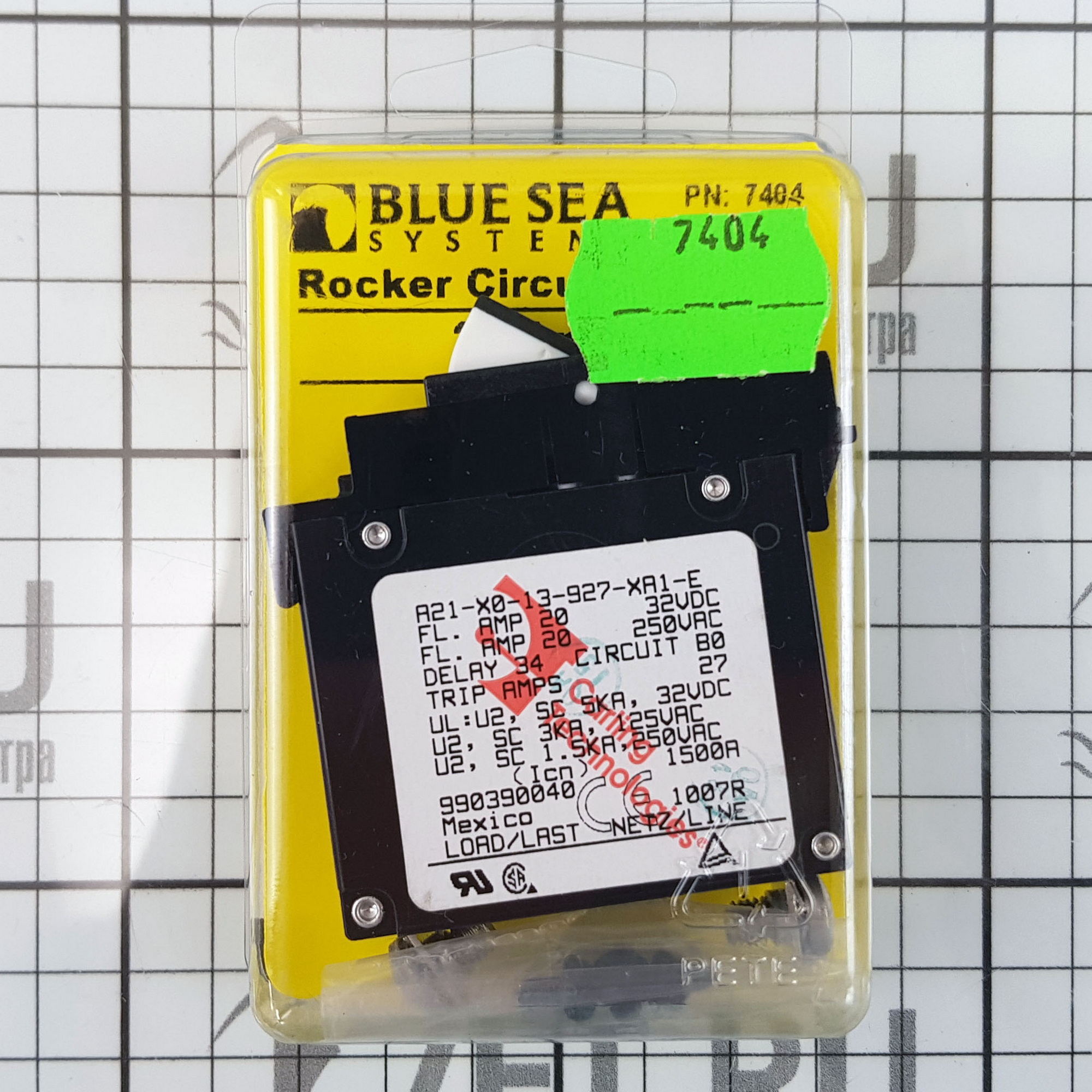 Купить Автоматический выключатель однополюсный кнопочный Blue Sea A-Series 7404 32/240В 20А 7ft.ru в интернет магазине Семь Футов