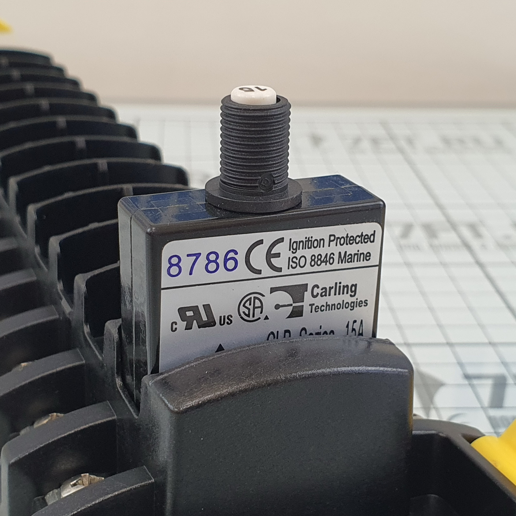 Купить Блок автоматических выключателей Blue Sea ST-CLB 5054 32В 32/100А на 12 цепей с отрицательной шиной 7ft.ru в интернет магазине Семь Футов