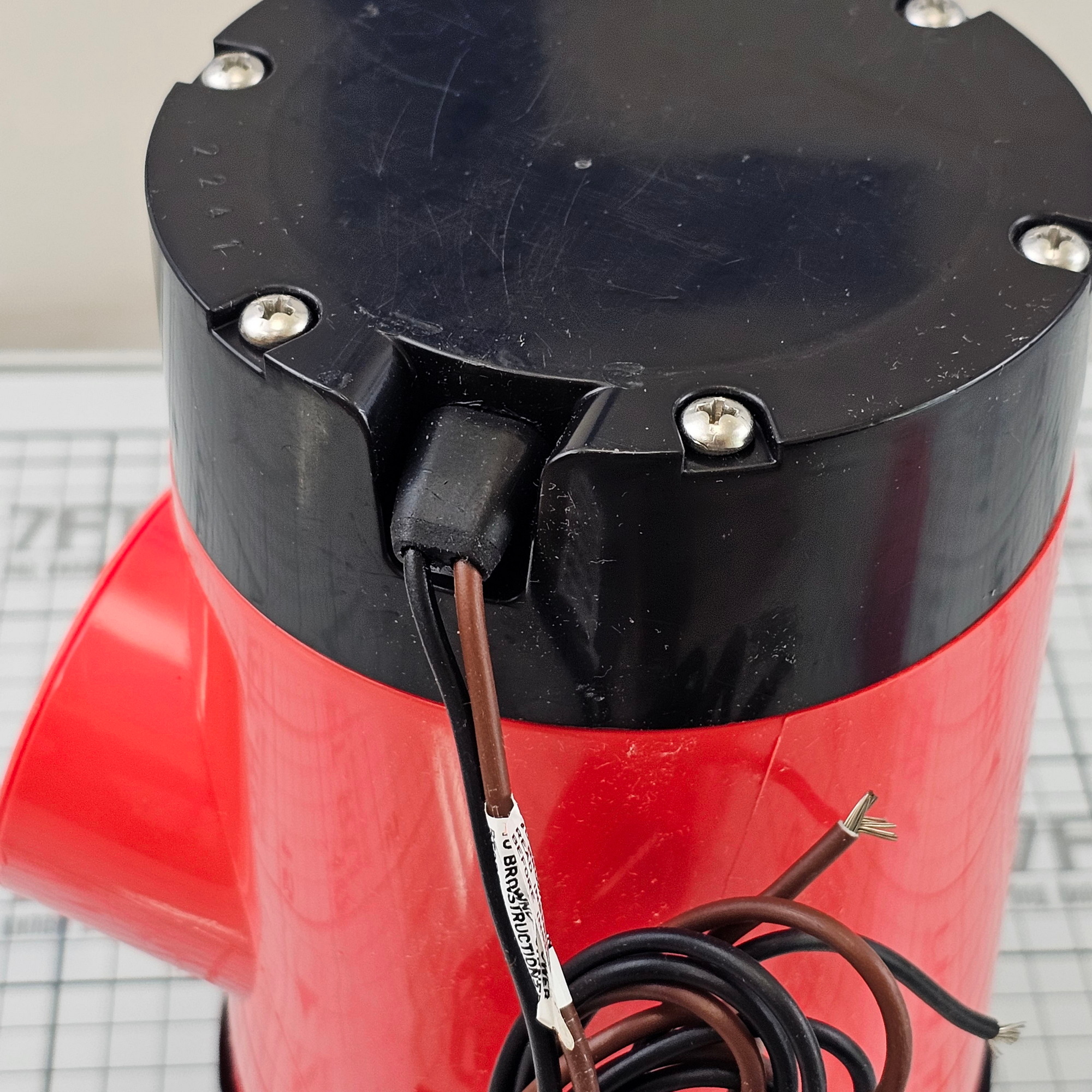 Купить Помпа трюмная Johnson Pump 32-4000-02 Heavy Duty Bilge 4000GPH 24В 7,5А 252л/мин под шланг Ø30/50мм погружная высокопроизводительная 7ft.ru в интернет магазине Семь Футов
