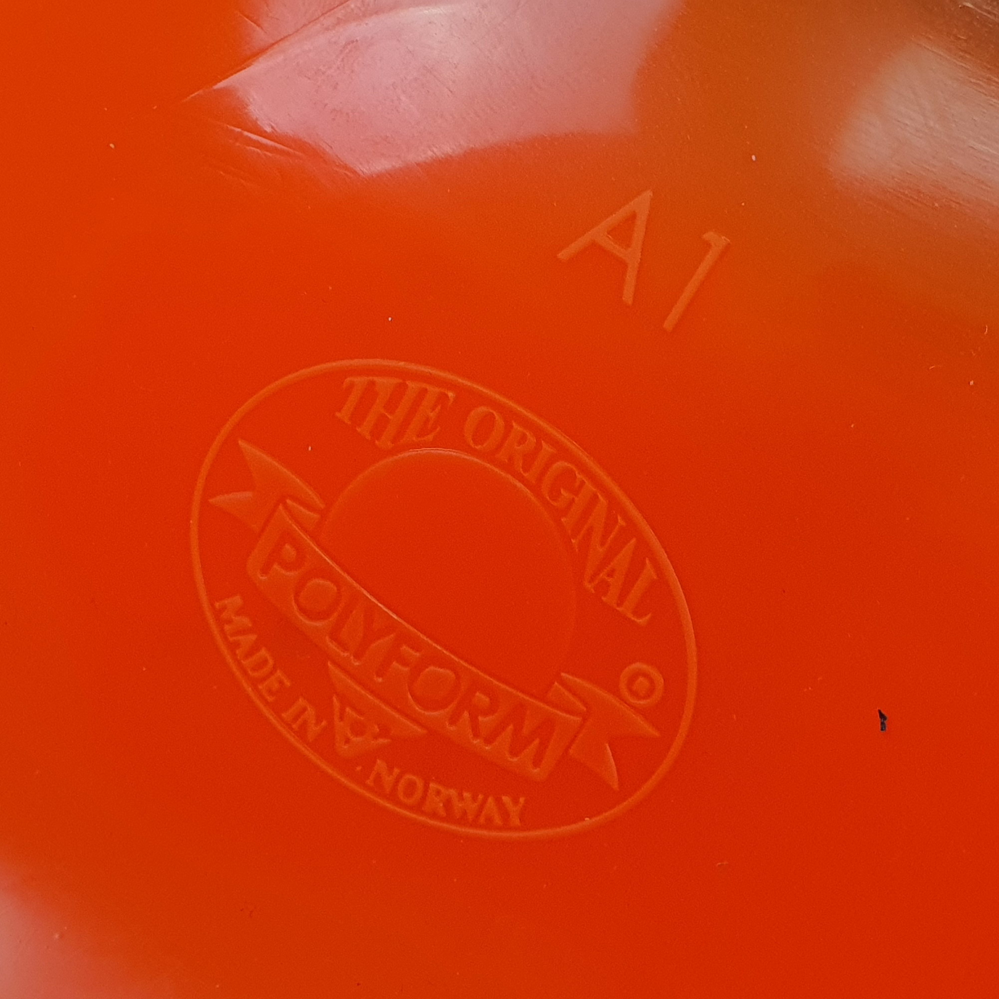 Купить Буй надувной Polyform A1 WTA-1/04 295x380мм из виниловой пластмассы красный 7ft.ru в интернет магазине Семь Футов