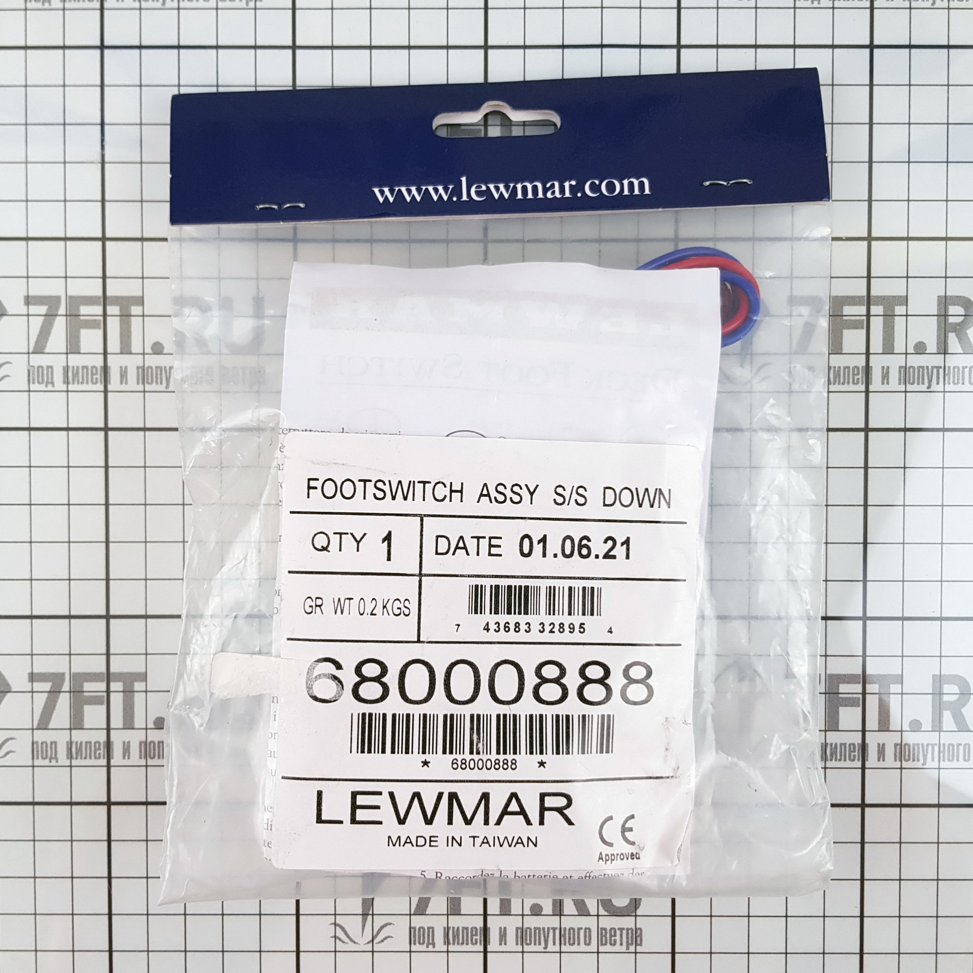 Купить Палубная кнопка из композитного материала «вниз» Lewmar Deck 68000888 нержавеющая сталь 7ft.ru в интернет магазине Семь Футов