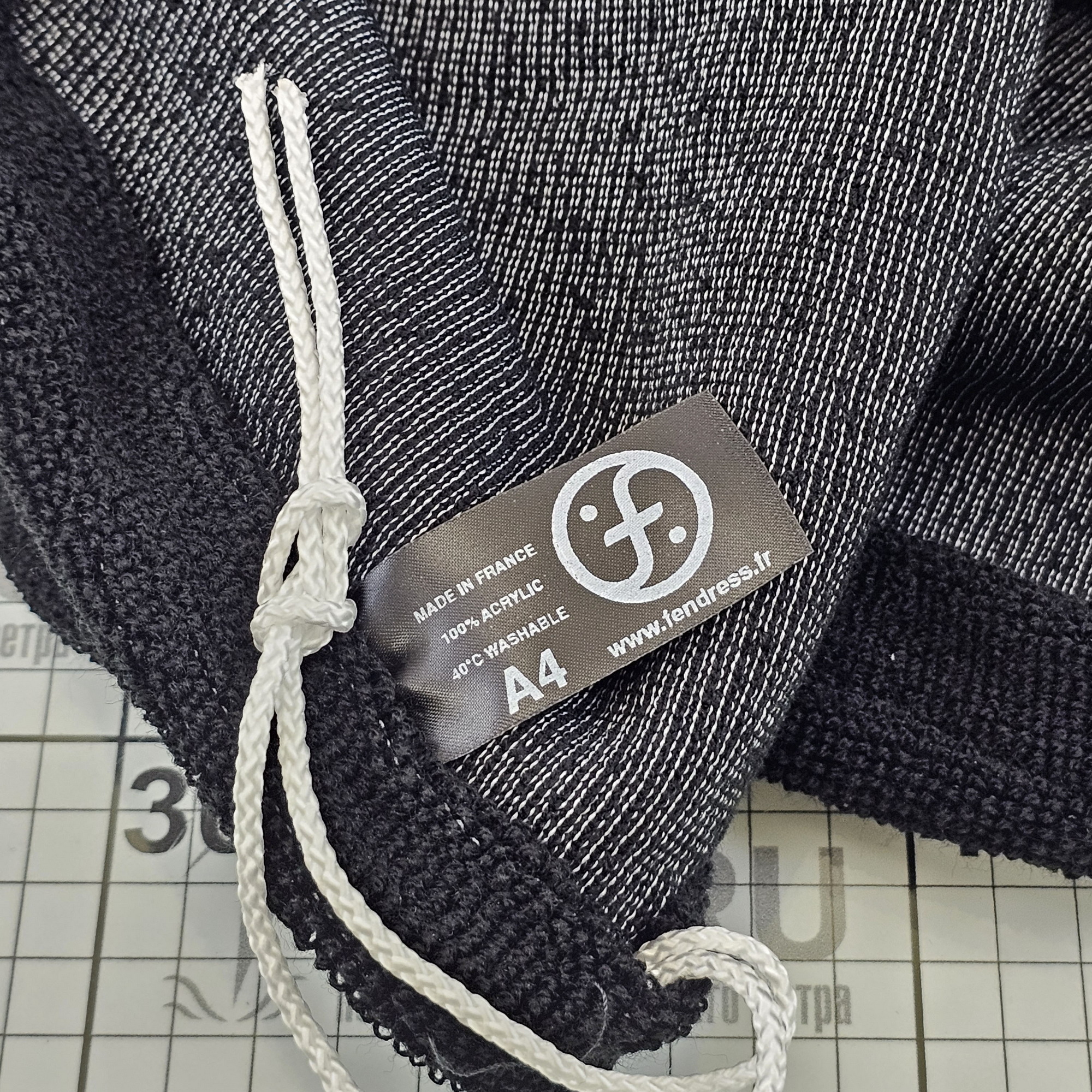 Купить Чехол для круглого кранца защитный Fendress А4 A4-08S Ø550х710мм однослойный из чёрного акрила 7ft.ru в интернет магазине Семь Футов