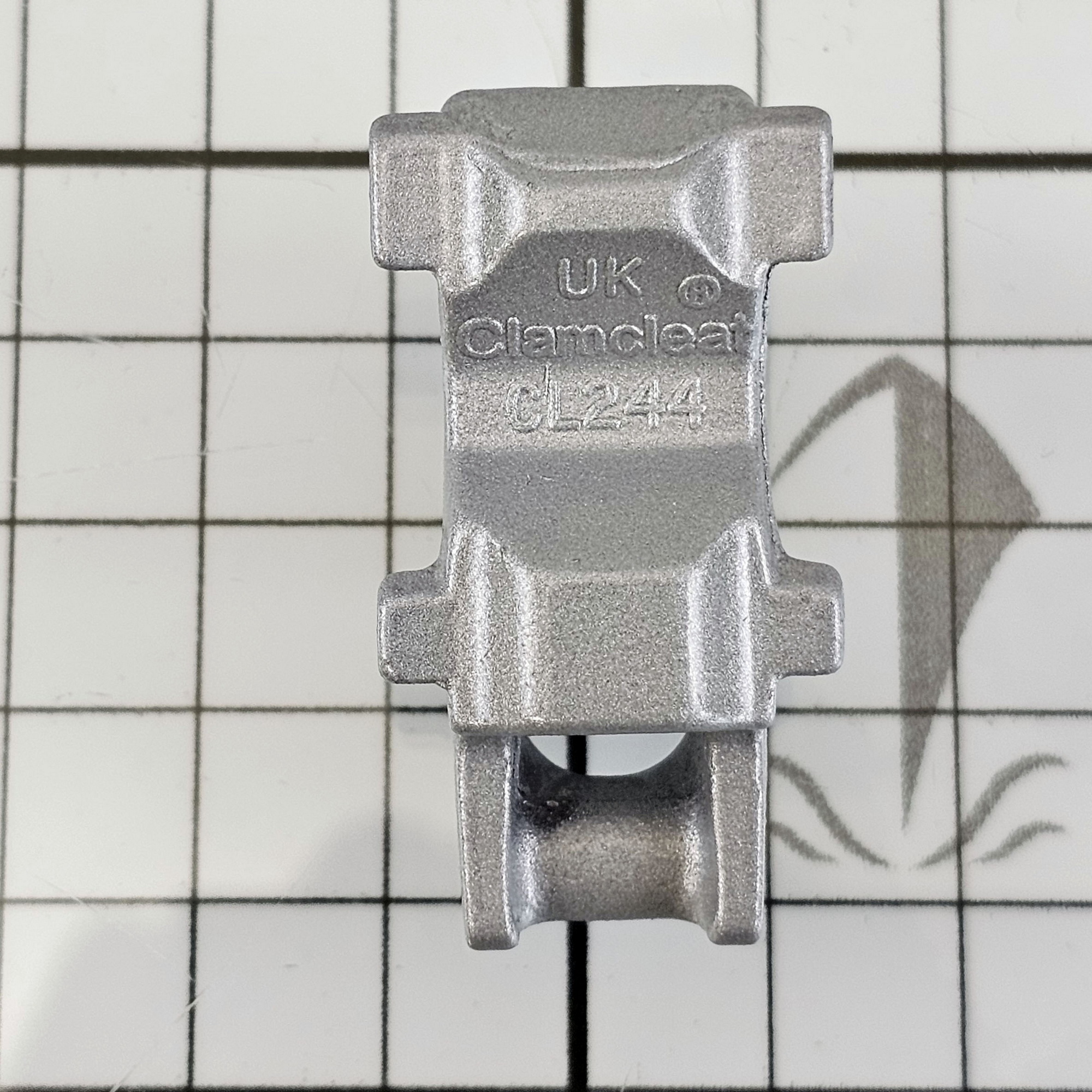 Купить Стопор щелевой для гика Clamcleat Unifiber CL244S1 c нейлоновым зажимом стрелы Ø36-37мм для троса Ø3-5мм 42x22x20мм из серого алюминия 7ft.ru в интернет магазине Семь Футов