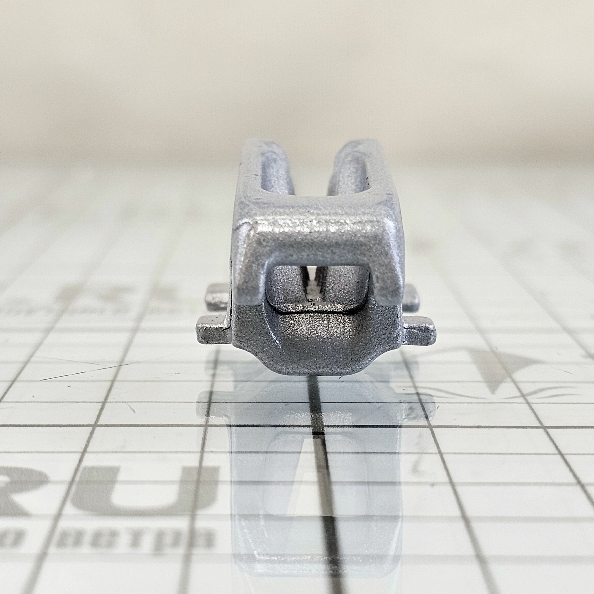 Купить Стопор щелевой для гика Clamcleat Unifiber CL244S1 c нейлоновым зажимом стрелы Ø36-37мм для троса Ø3-5мм 42x22x20мм из серого алюминия 7ft.ru в интернет магазине Семь Футов