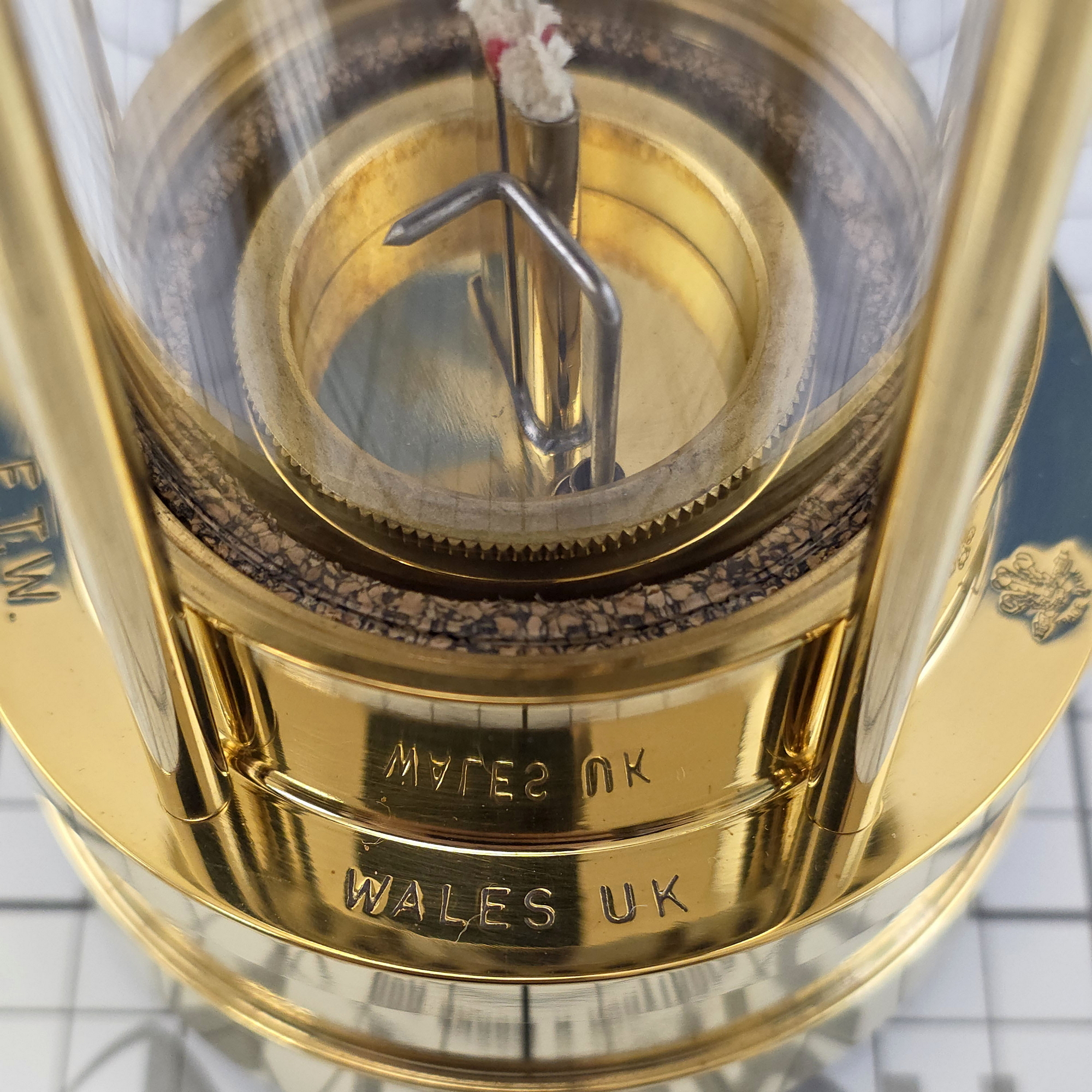 Купить Лампа Дэви E.Thomas&Williams 4126M Cambrian Miners Ø90х250мм 15-20ч 100мл шахтерская с верхом из меди для Благодатного/Олимпийского огня 7ft.ru в интернет магазине Семь Футов