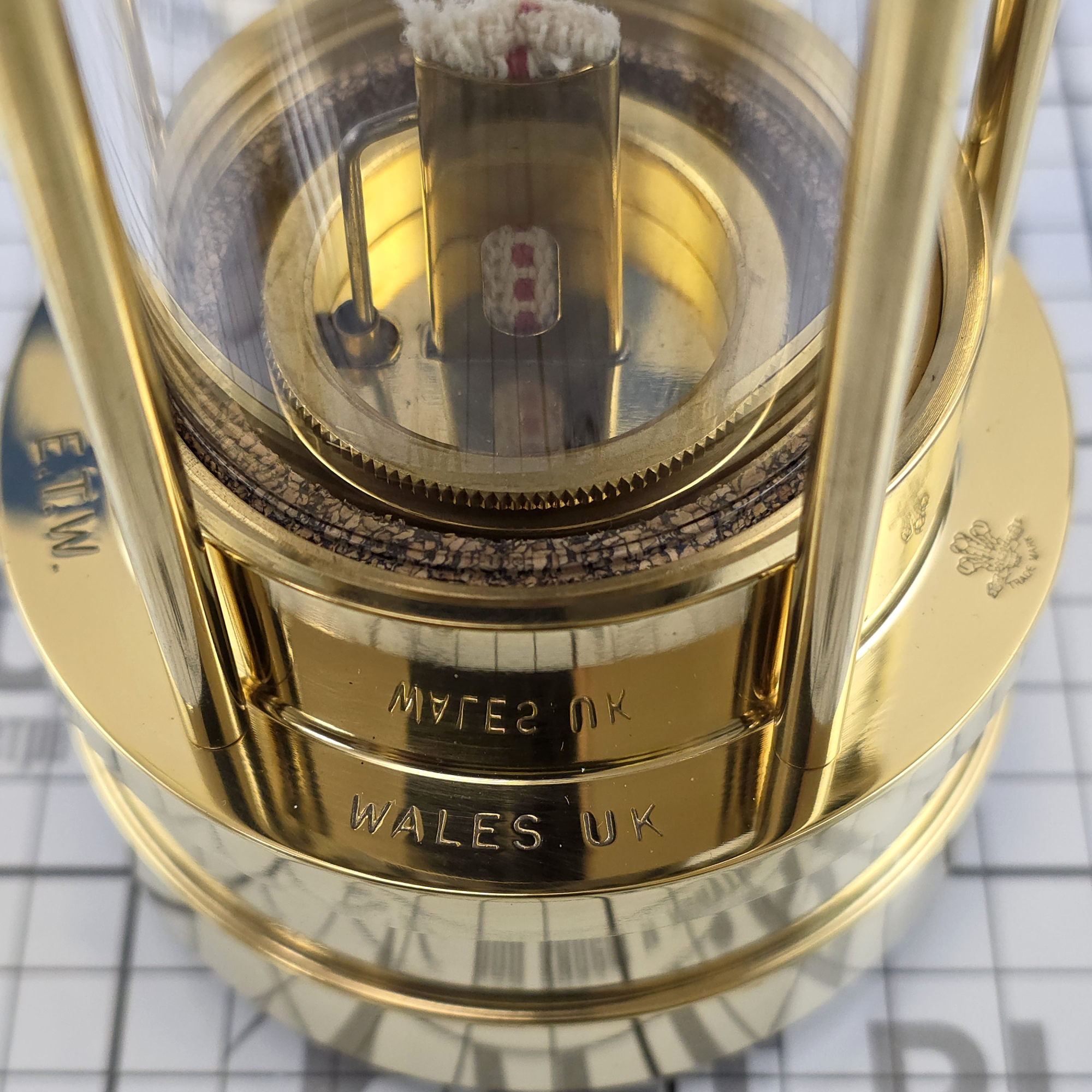 Купить Лампа Дэви E.Thomas&Williams Cambrian 4126B Miners Ø90х250мм 15-20ч 100мл шахтерская с черным окрашенным верхом для Благодатного/Олимпийского огня 7ft.ru в интернет магазине Семь Футов