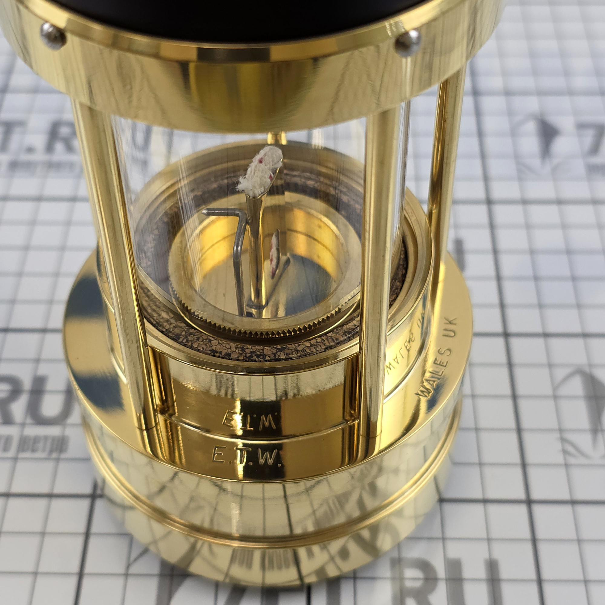 Купить Лампа Дэви E.Thomas&Williams Cambrian 4126B Miners Ø90х250мм 15-20ч 100мл шахтерская с черным окрашенным верхом для Благодатного/Олимпийского огня 7ft.ru в интернет магазине Семь Футов