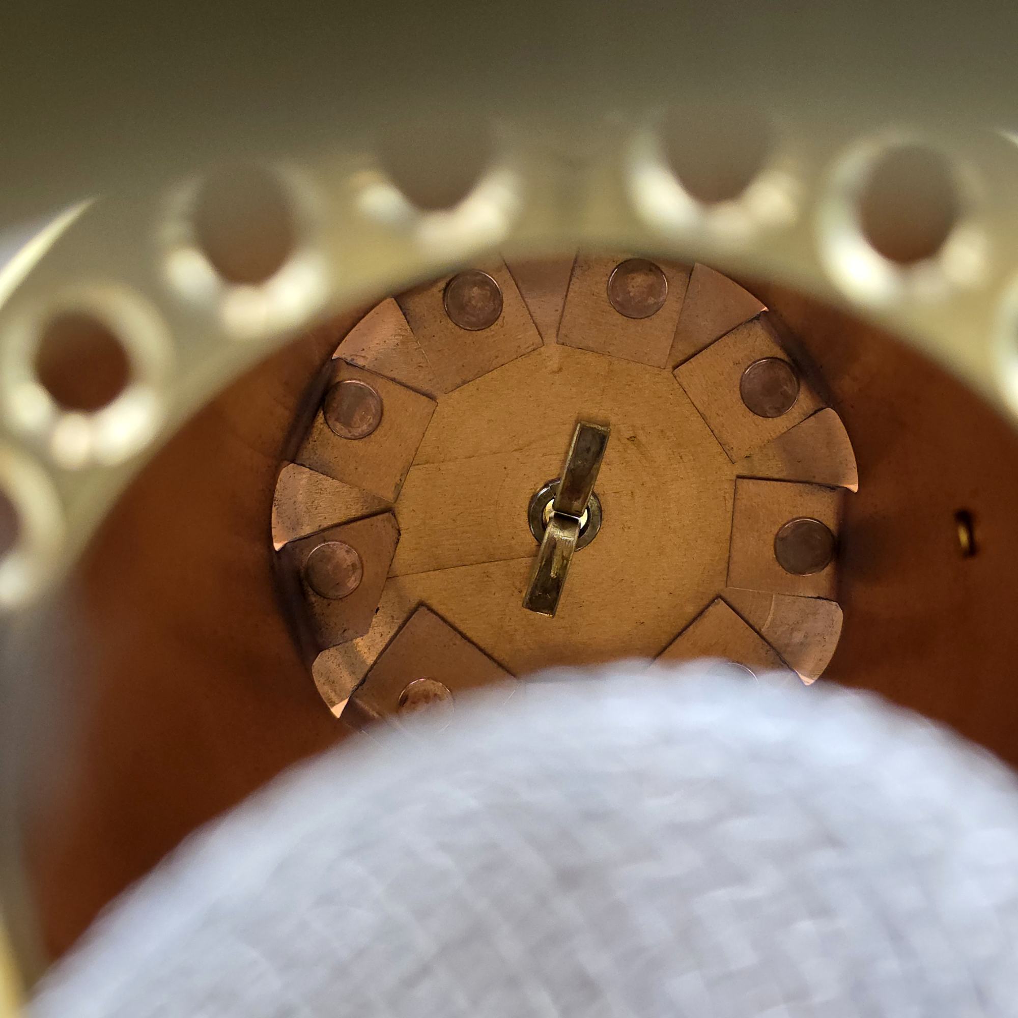 Купить Лампа Дэви E.Thomas&Williams Cambrian 4126B Miners Ø90х250мм 15-20ч 100мл шахтерская с черным окрашенным верхом для Благодатного/Олимпийского огня 7ft.ru в интернет магазине Семь Футов