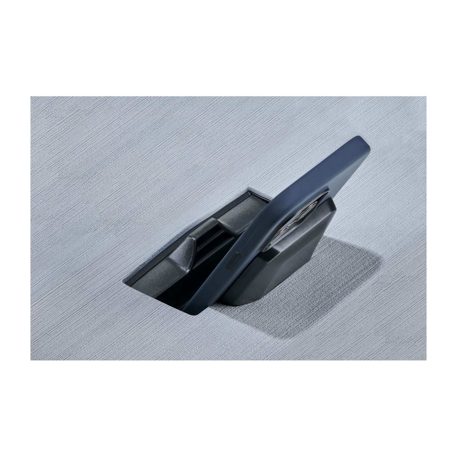 Купить Беспроводное зарядное устройство Scanstrut Aura SC-CW-12F 110x124мм 12/24В 10Вт IPX6 для телефона с магнитным креплением из черного пластика 7ft.ru в интернет магазине Семь Футов